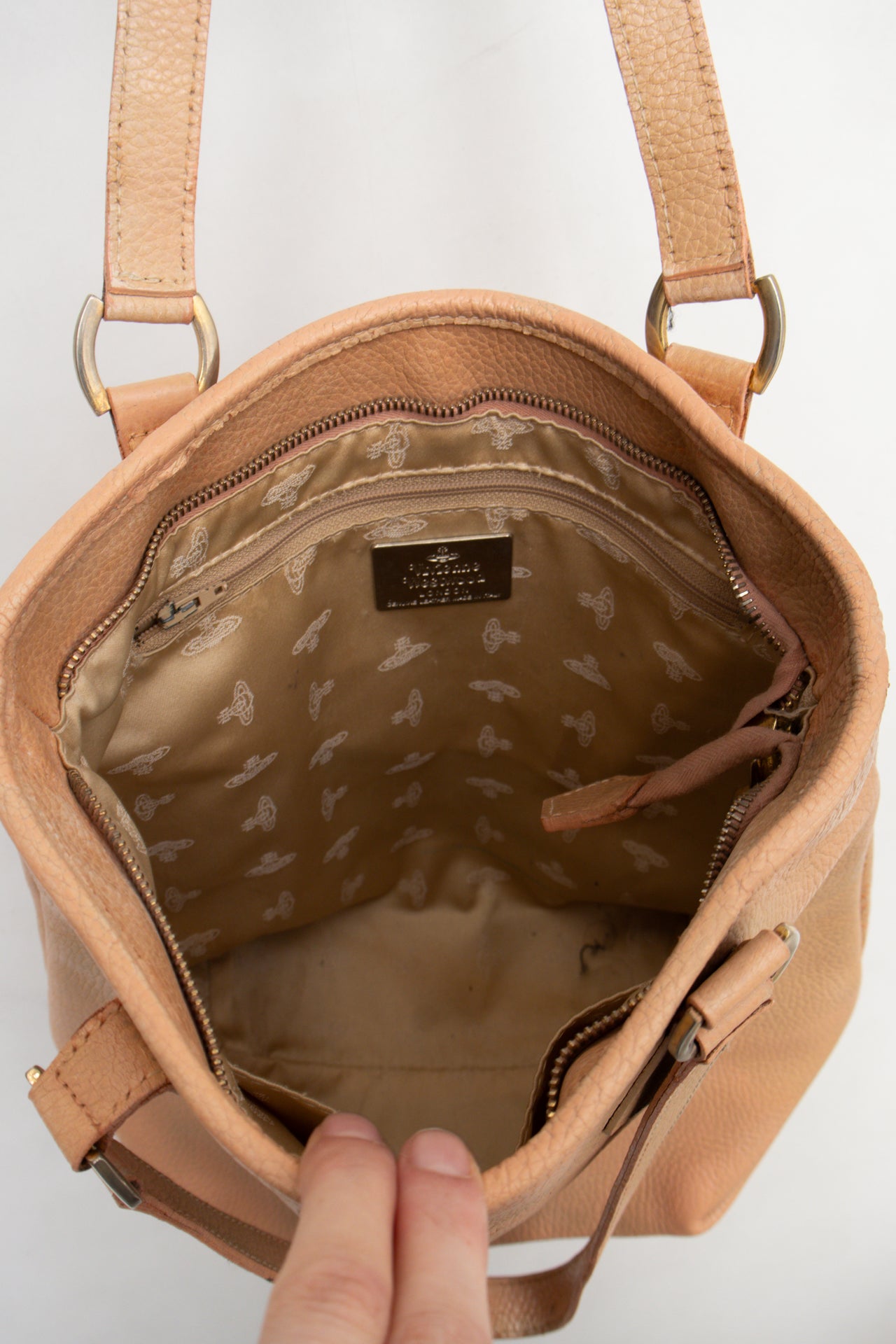#185 Vivienne Westwood Shoulder Bag Beige | c. 197 | Size