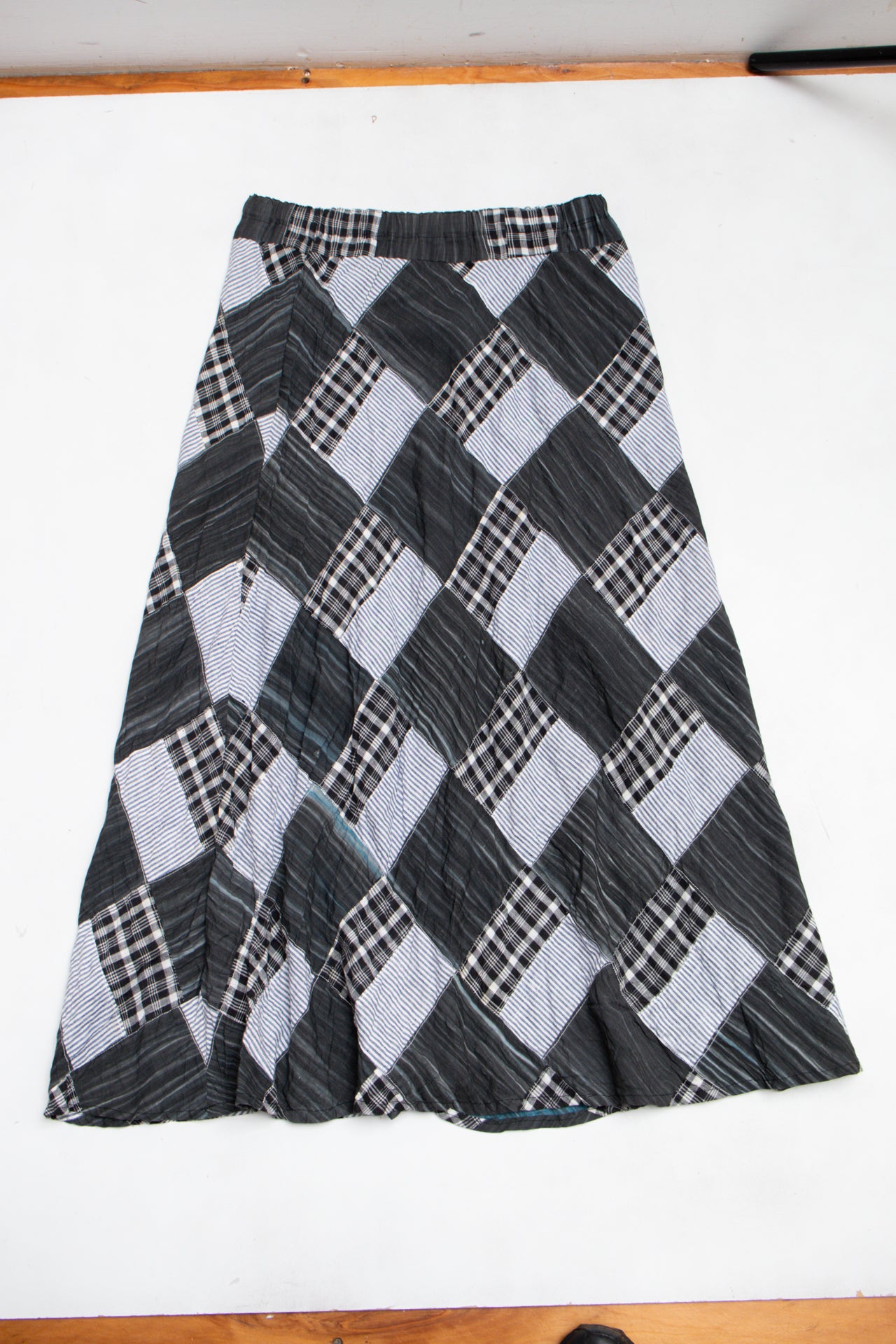 #185 Skirt Black | c. 198 | Size 8