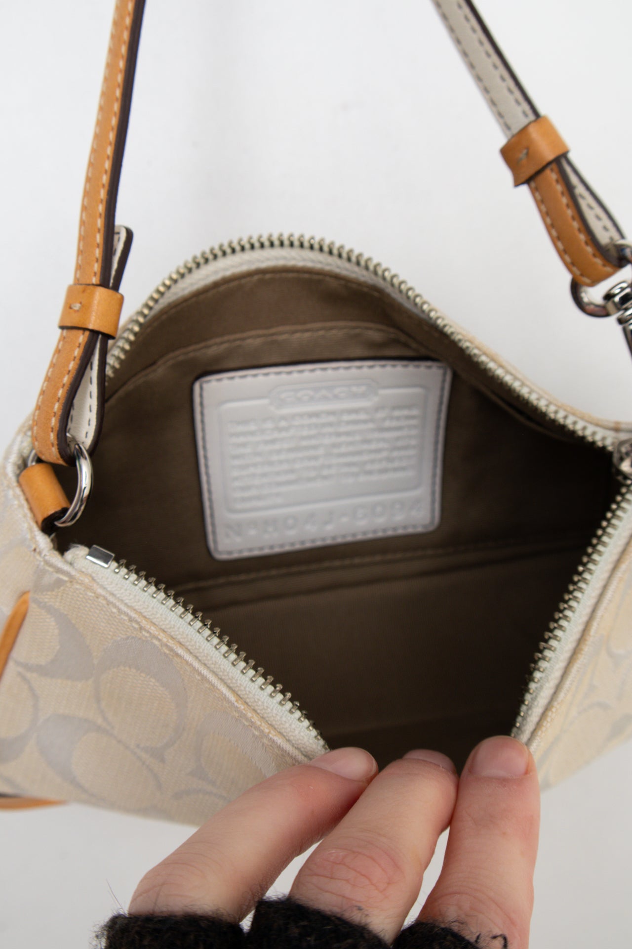 #185 Coach Shoulder Bag Beige | c. 202 | Size