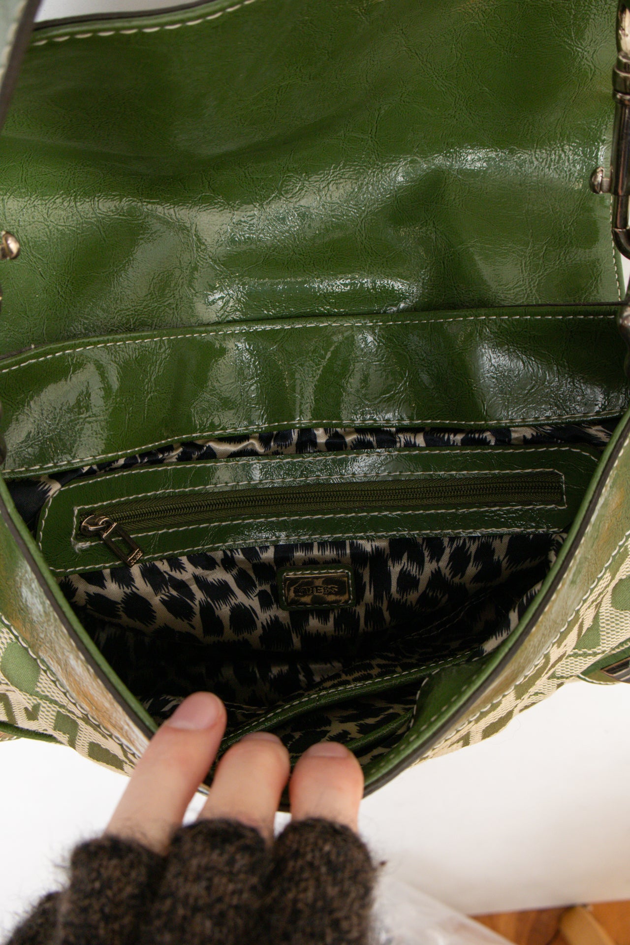 #205 Guess Shoulder Bag Green | c. 194 | Size