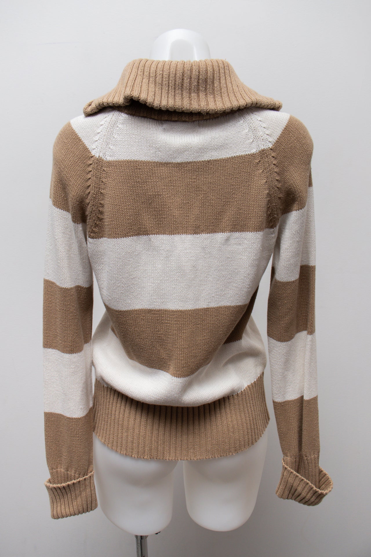 #126 Debbie Morgan T-shirt Brown | c. 191 | Size 8/10