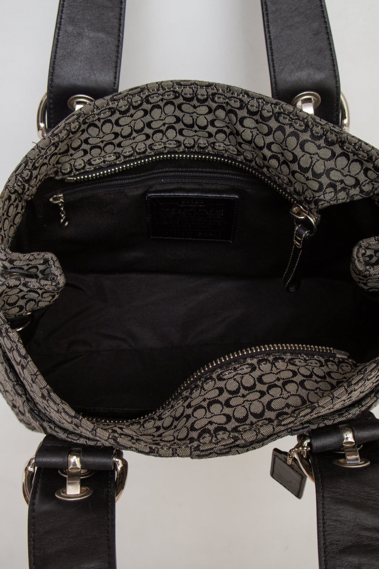 #207 Coach Shoulder Bag Black | c. 194 | Size