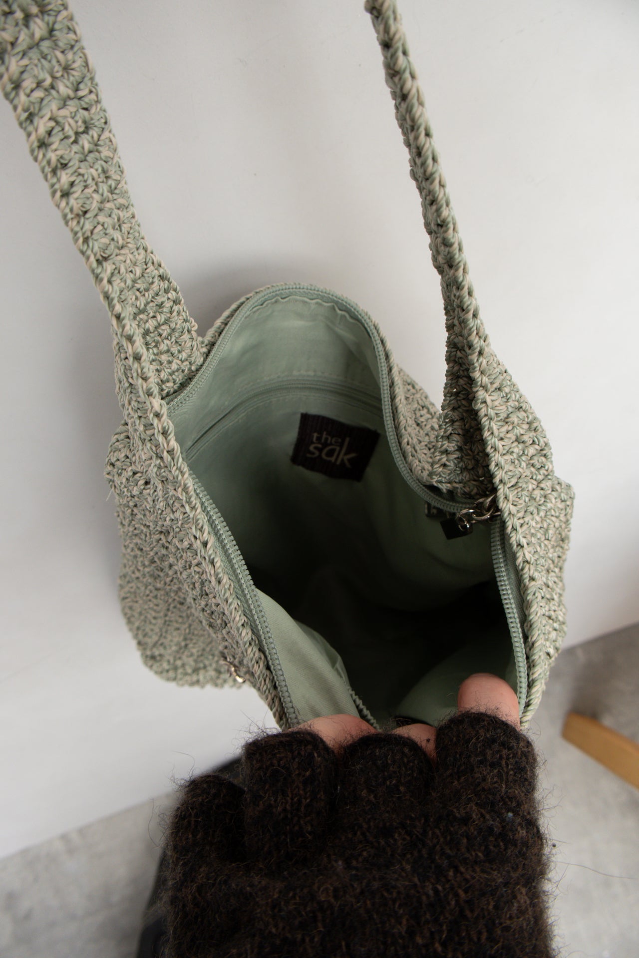 #202 The Sak Shoulder Bag Green | c. 196 | Size
