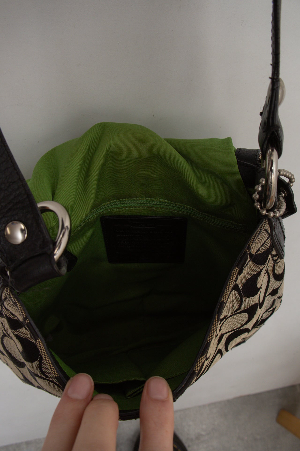 #191 Coach Crossbody Bag Black | c. 196 | Size