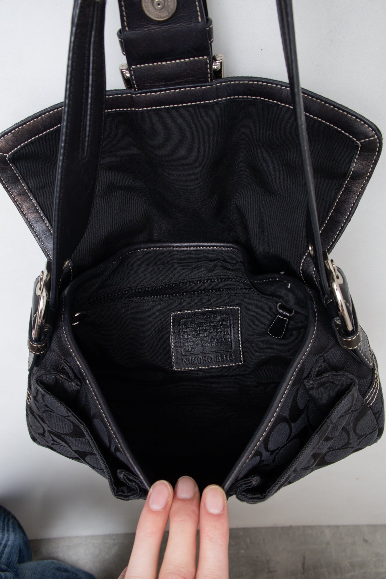 #180 Coach Shoulder Bag Black | c. 200 | Size