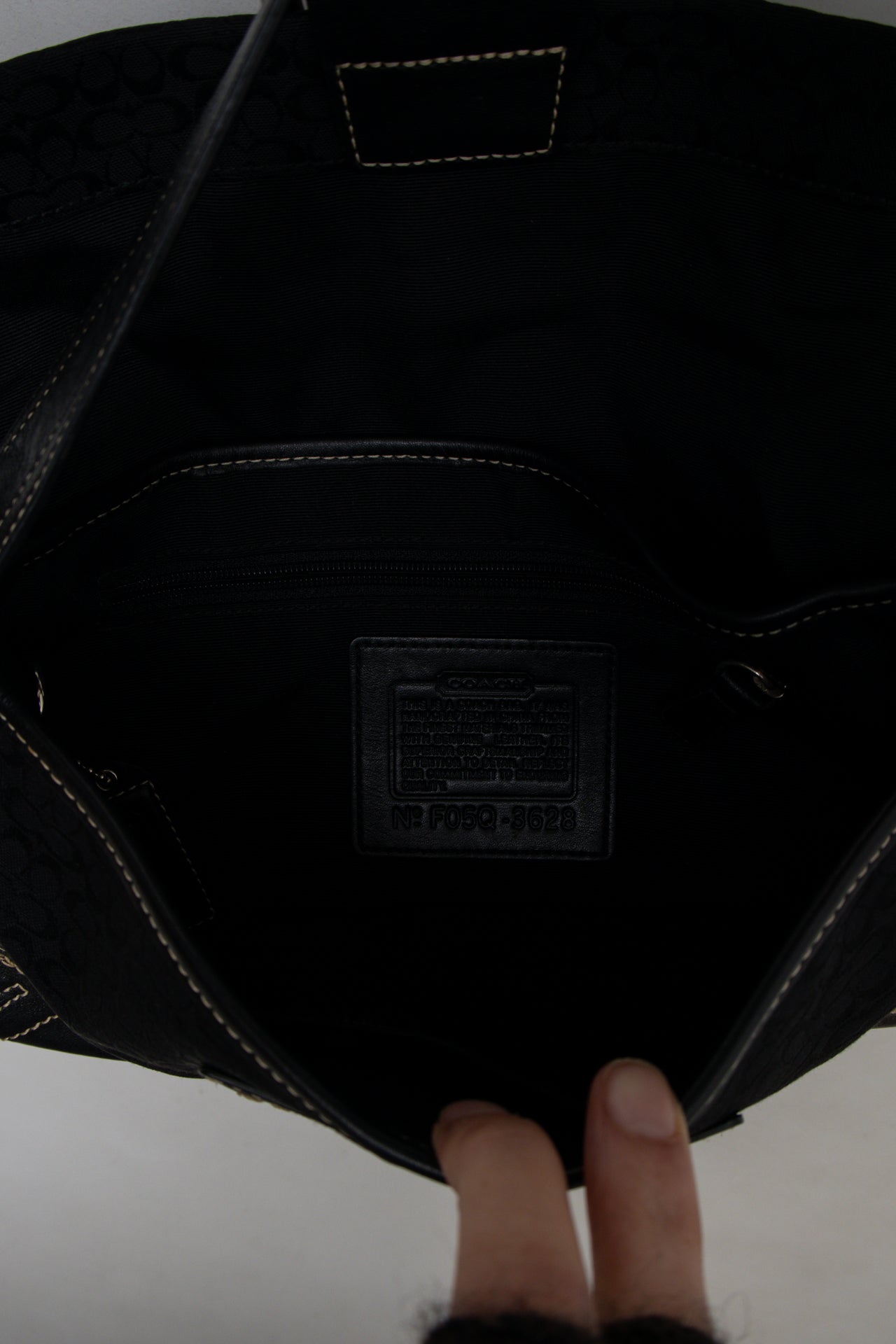 #184 Coach Flat Soho Bag Black | c. 196 | Size