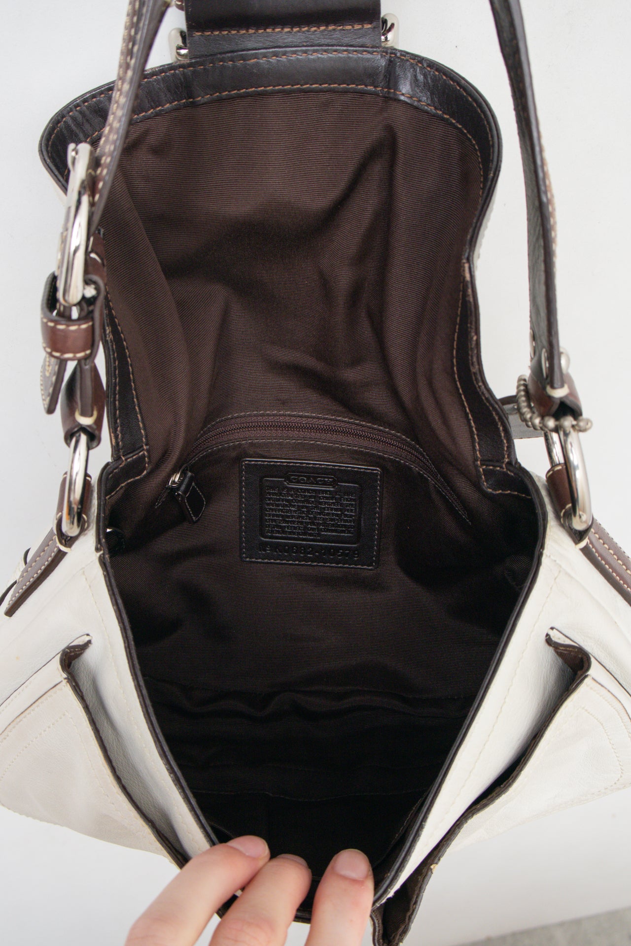 #179 Coach Shoulder Bag White | c. 200 | Size
