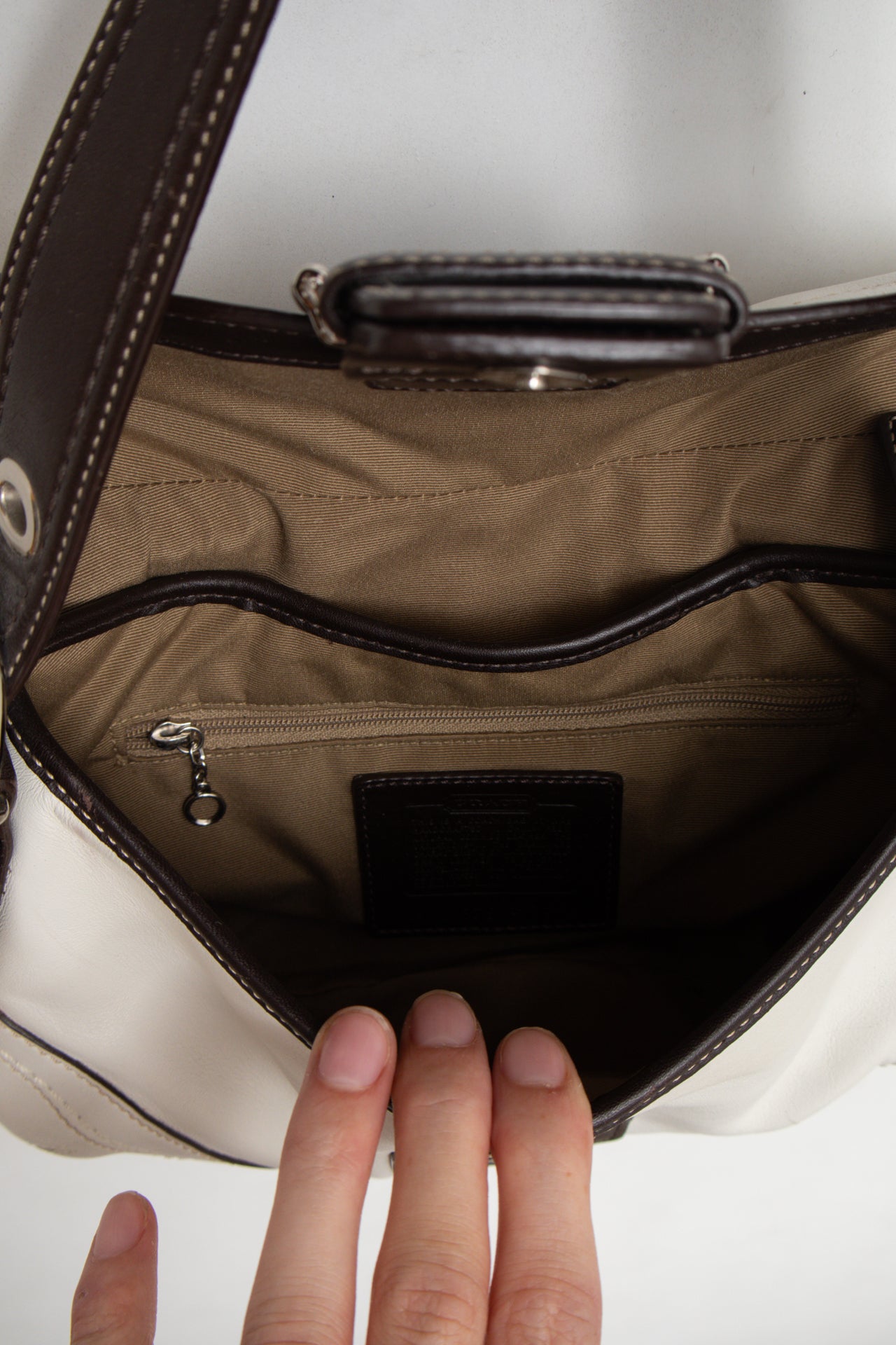 # Coach Shoulder Bag White | c. | Size