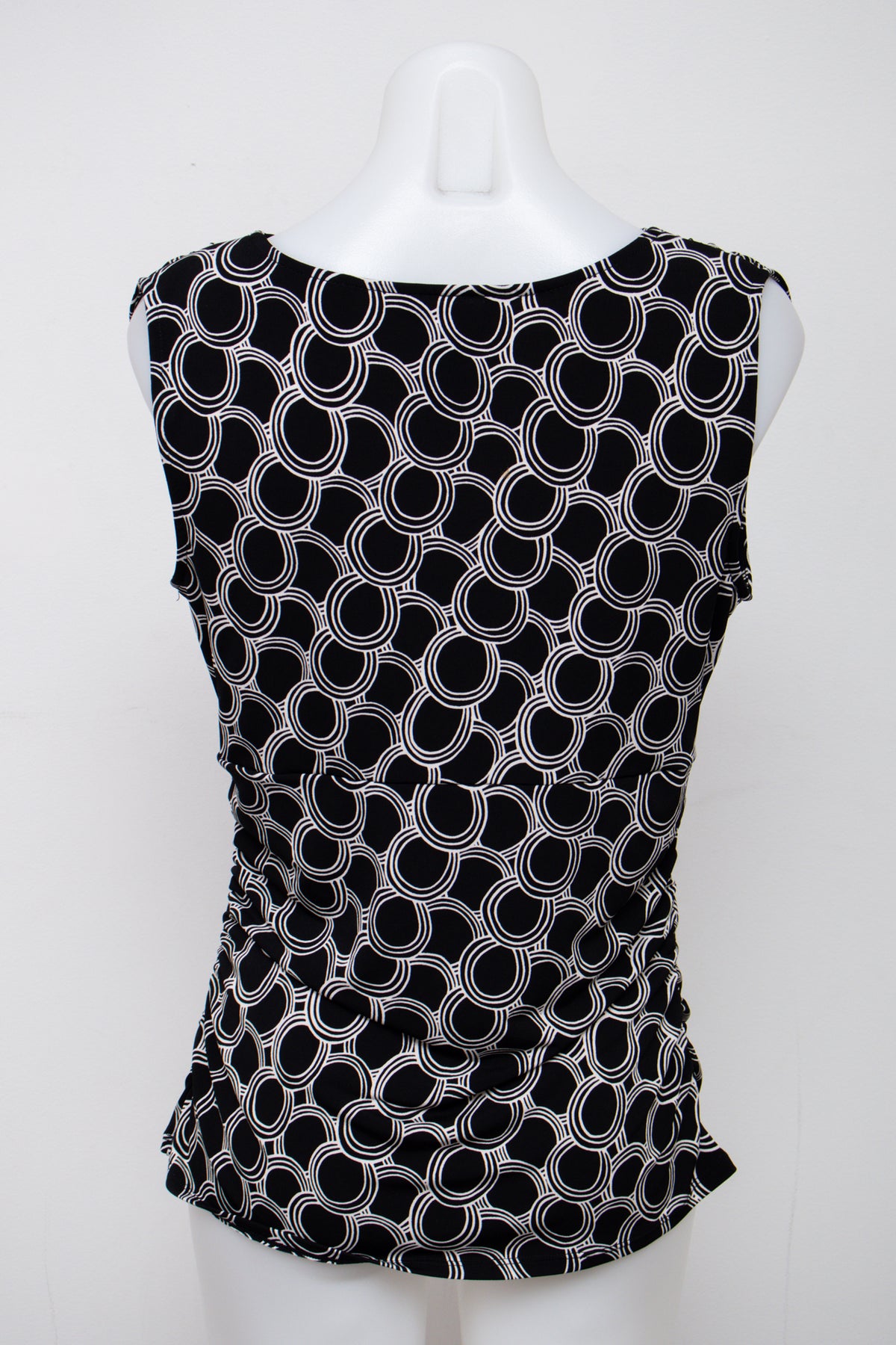 #028 George Short Sleeve Black | c. 209 | Size 12