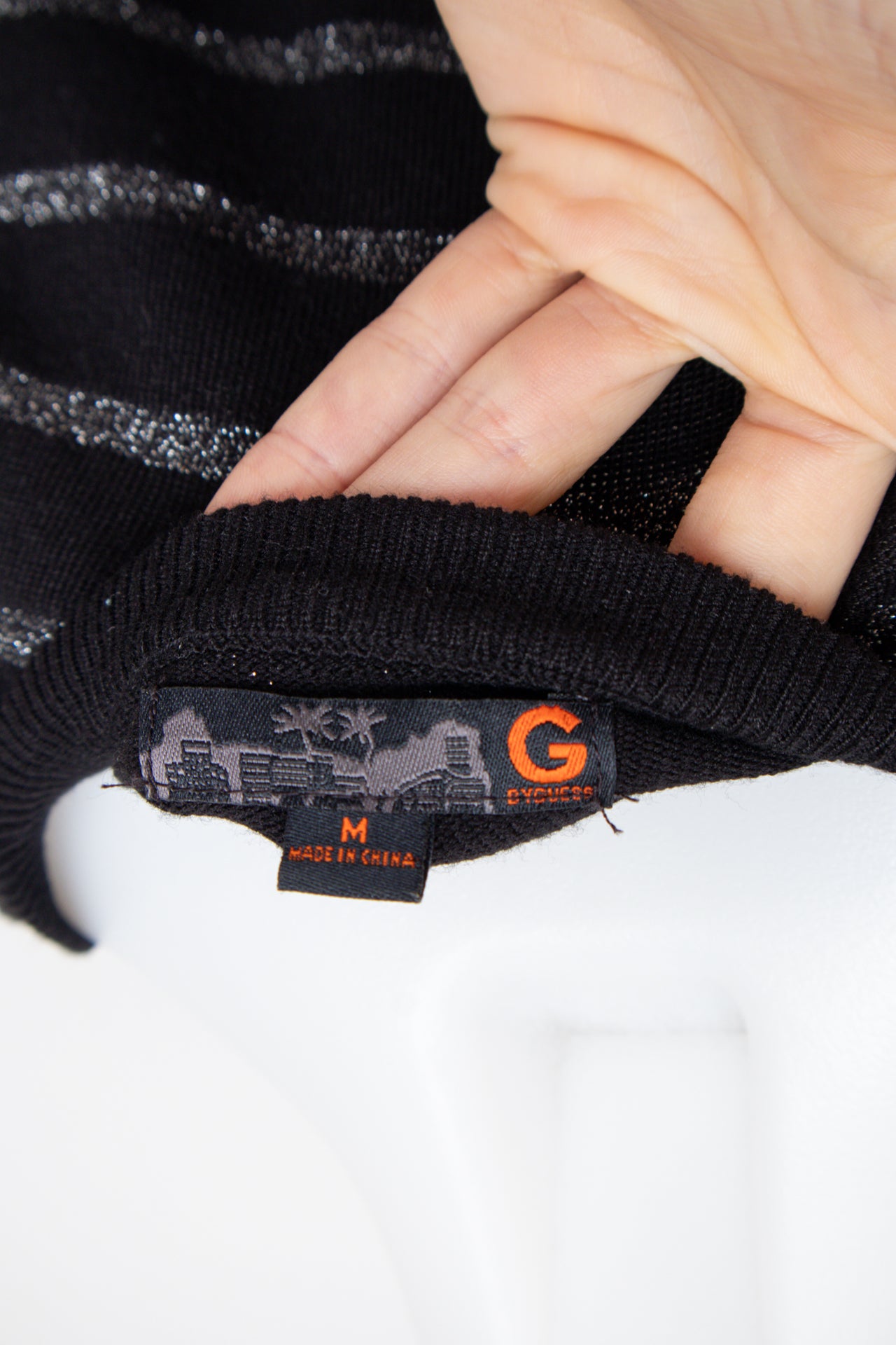 #96 Guess T-shirt Black | c. 195 | Size 8