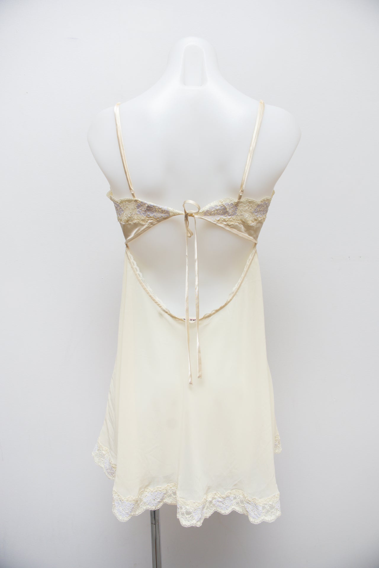 #129 Victoria's Secret Camisole White | c. 192 | Size 10