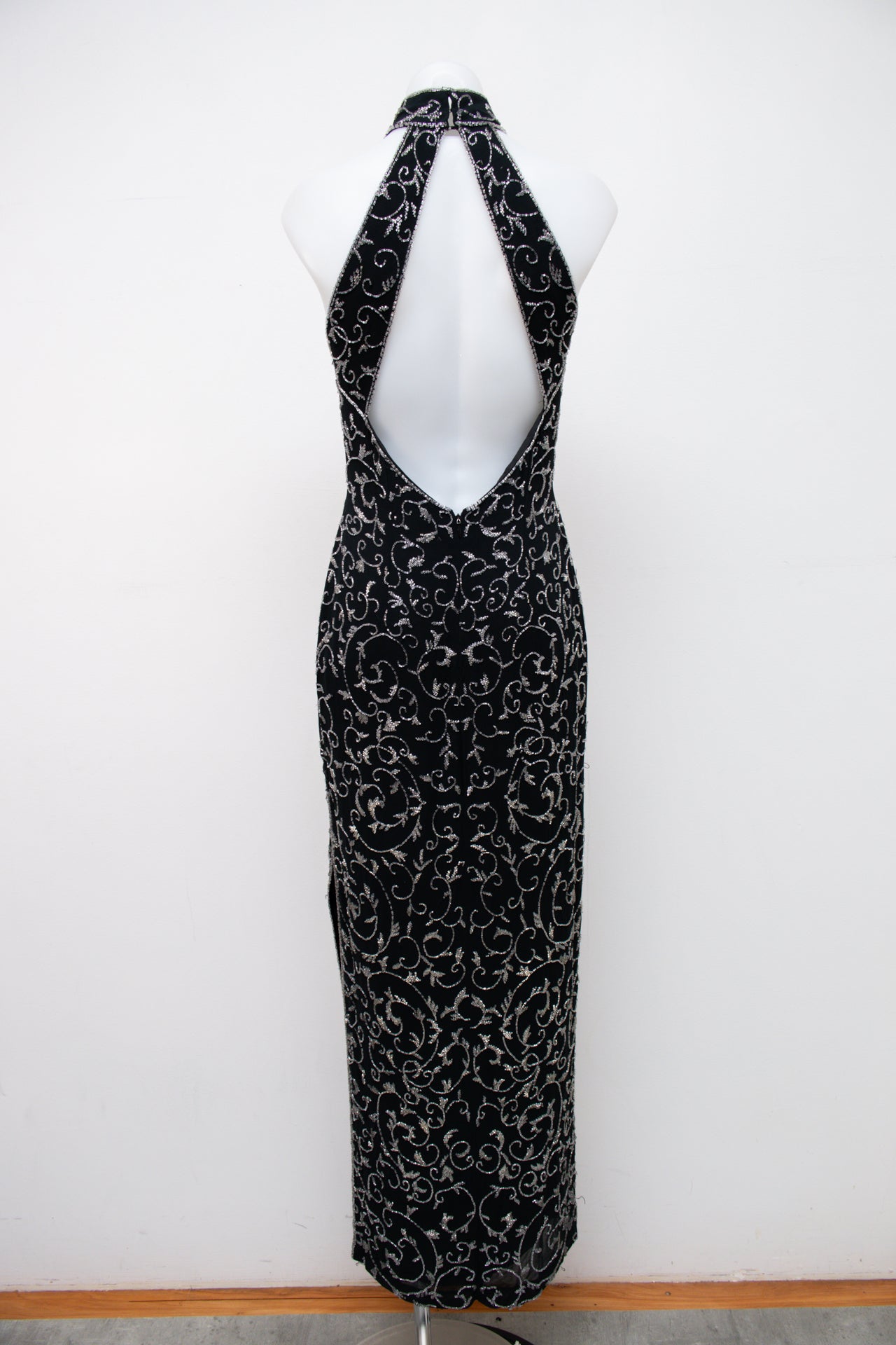 #094 Halter Top Black | c. 202 | Size 8