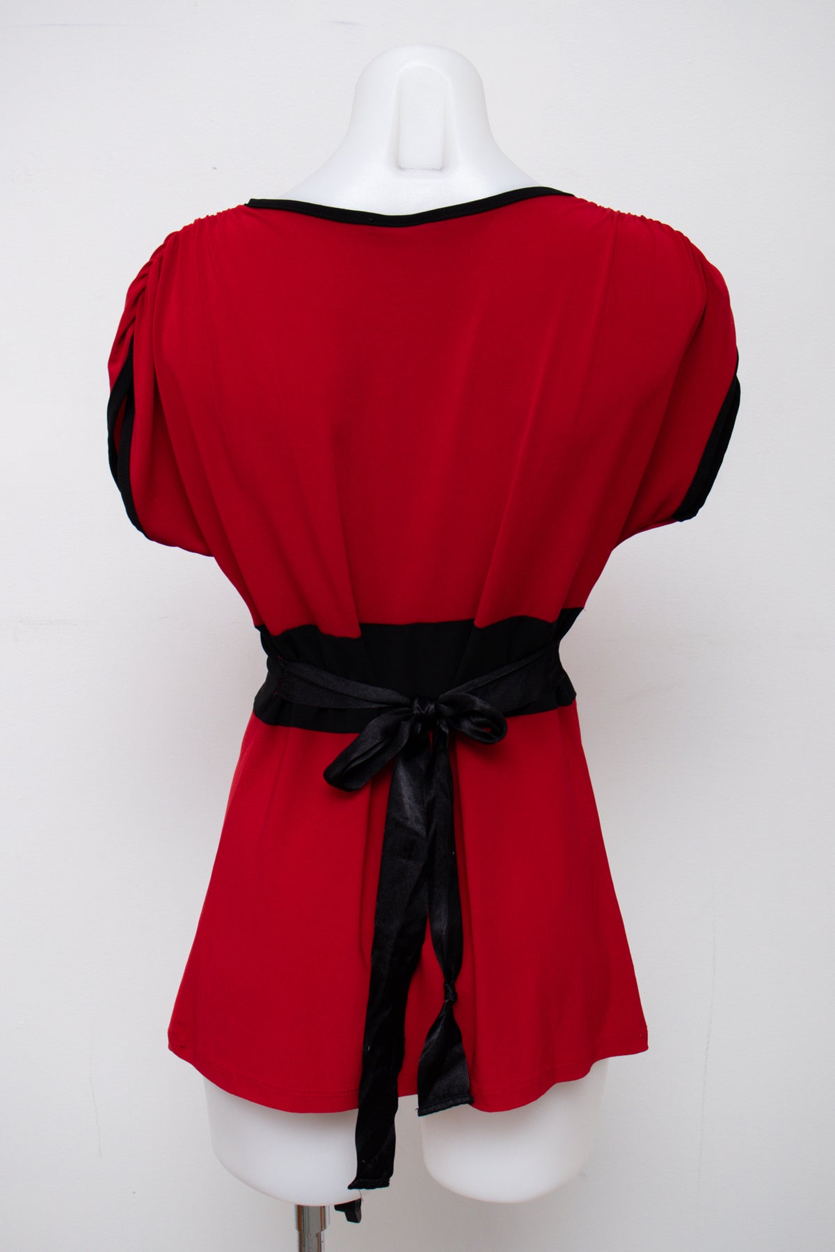 #030 Dynamite Short Sleeve Red | c. 209 | Size 8