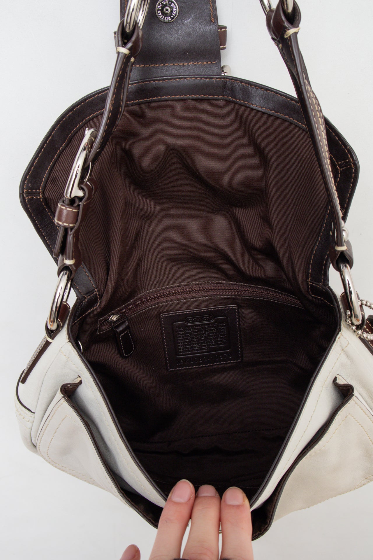 #168 Coach Shoulder Bag White | c. 206 | Size