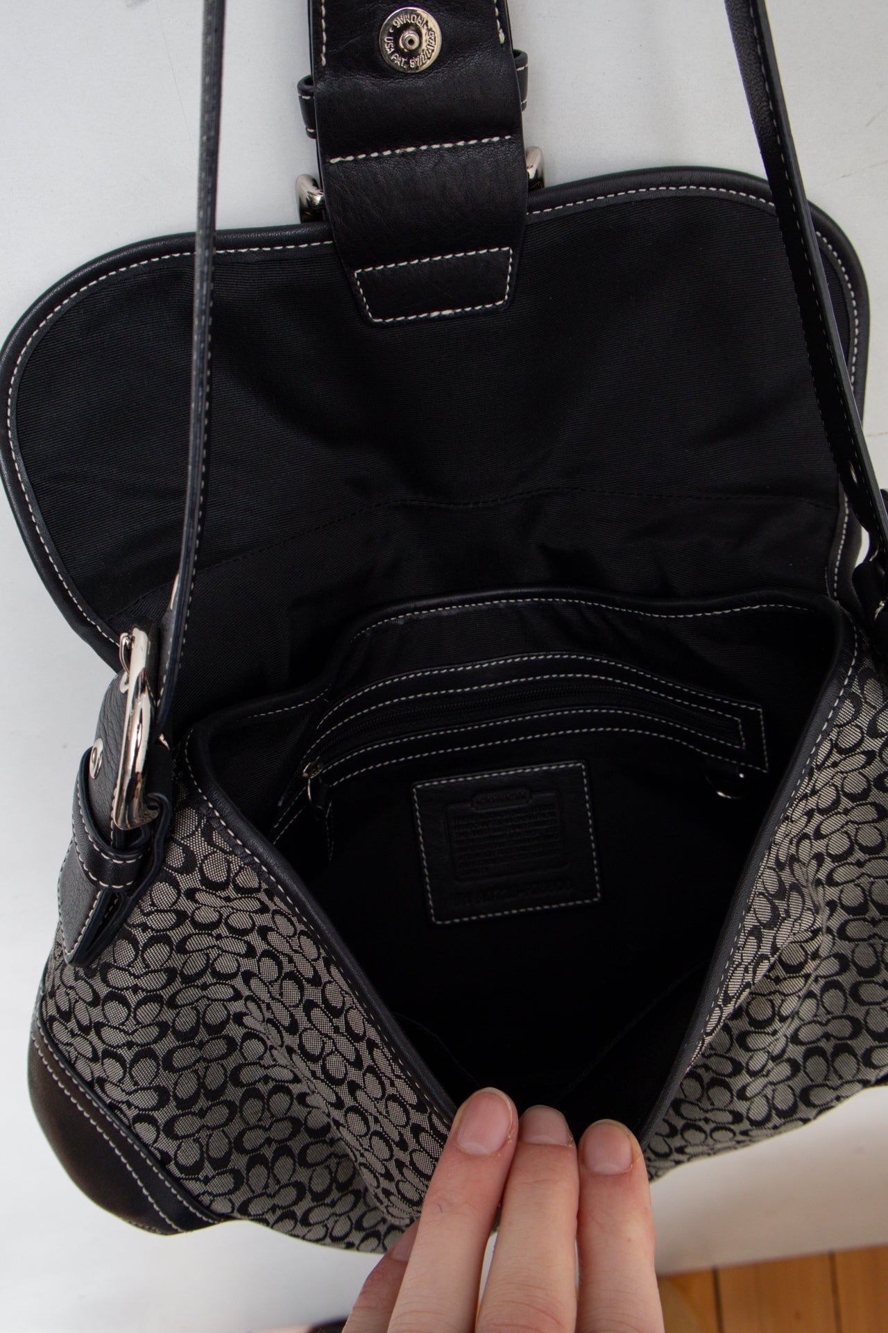 #169 Coach Shoulder Bag Black | c. 206 | Size
