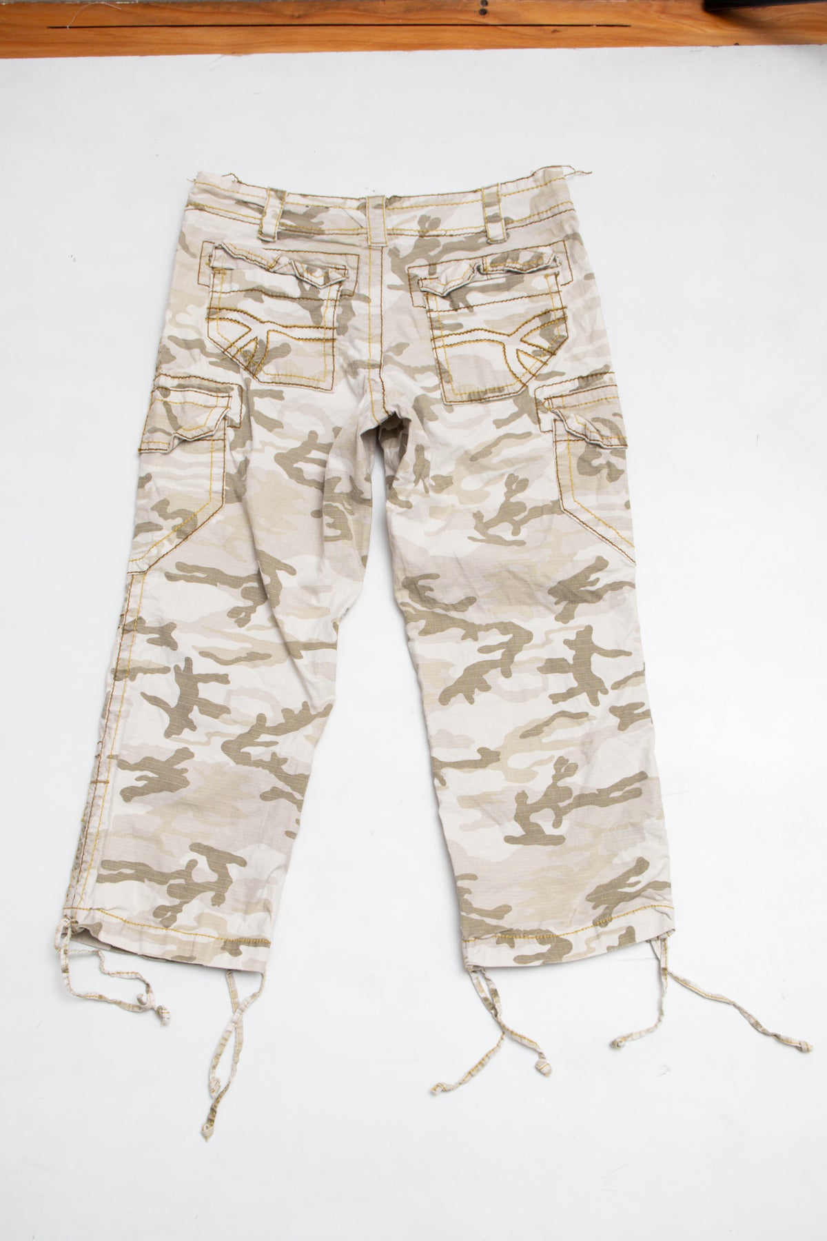 #102 Fashion Bug Capris Beige | c. 209 | Size 6