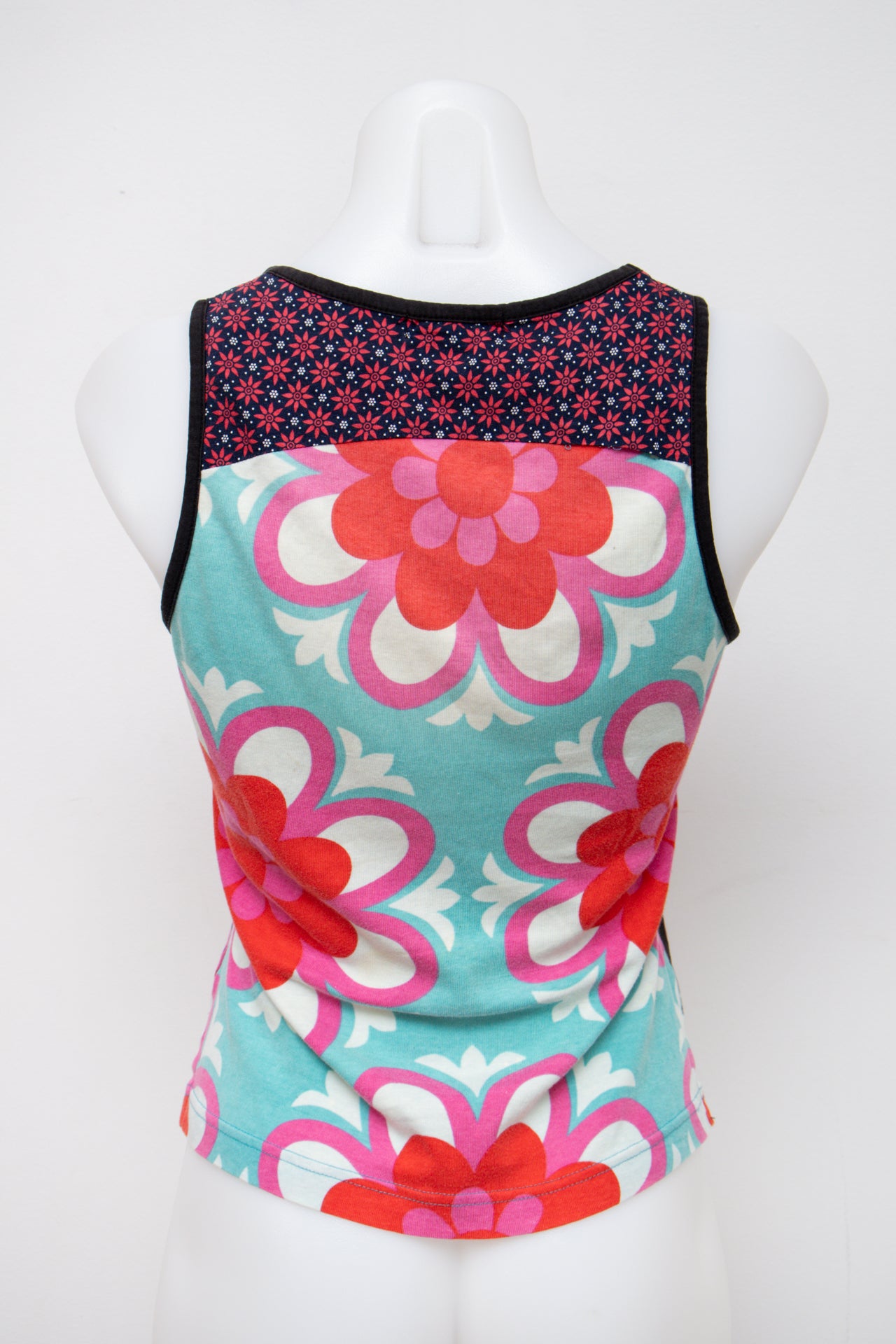 #08 Custo Barcelona Tank Top Black | c. 197 | Size 8