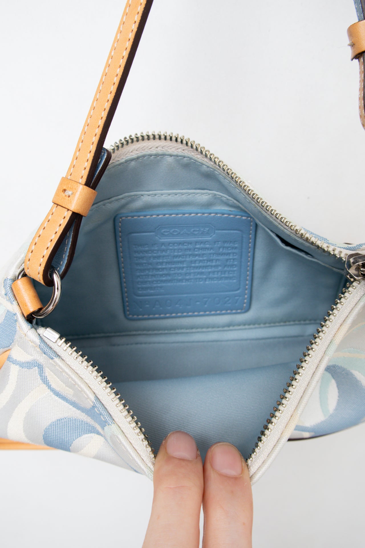 #187 Coach Shoulder Bag White | c. 200 | Size