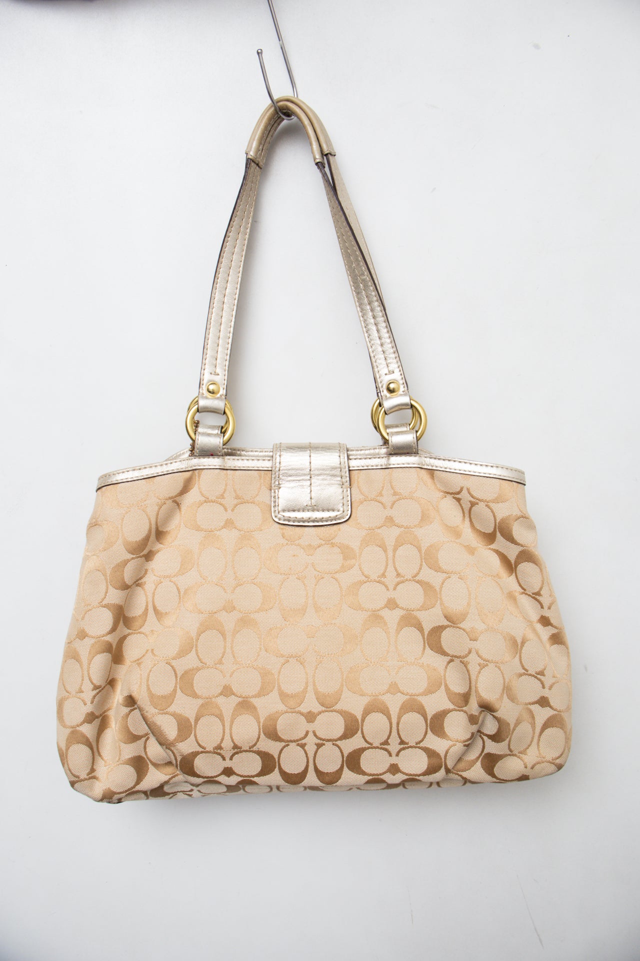 #188 Coach Shoulder Bag Beige | c. 200 | Size