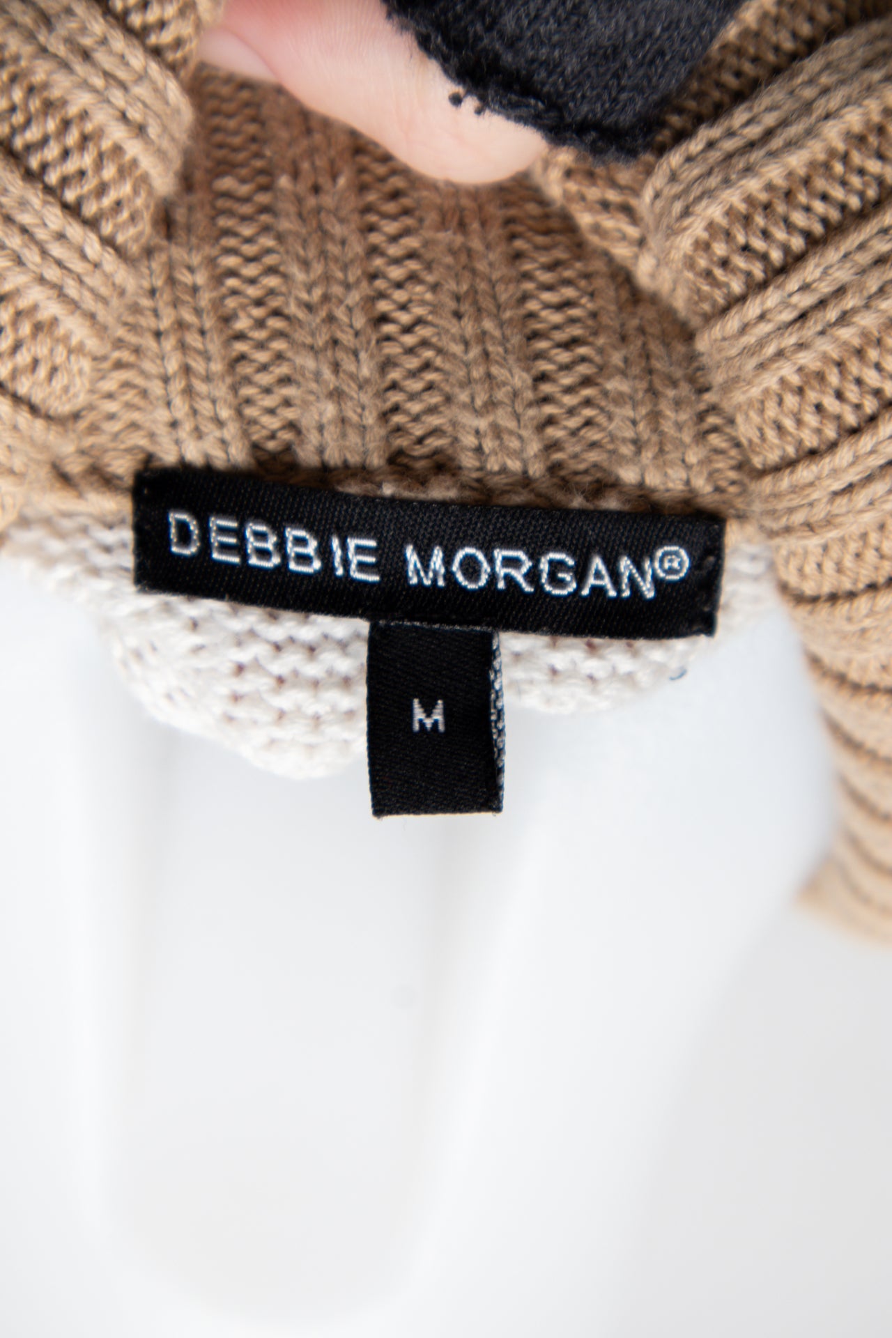 #126 Debbie Morgan T-shirt Brown | c. 191 | Size 8/10