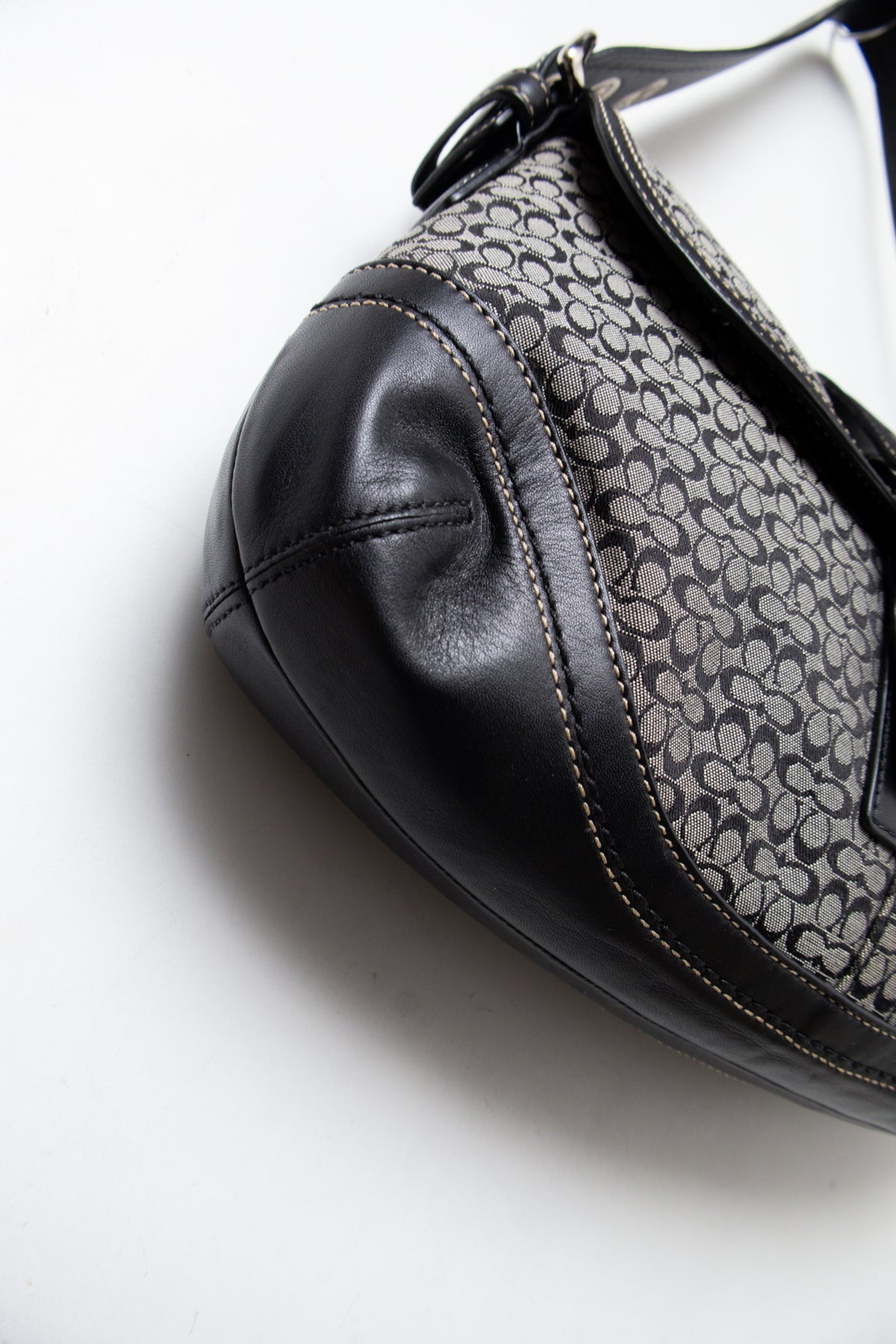 #217 Coach Shoulder Bag Black | c. 204 | Size