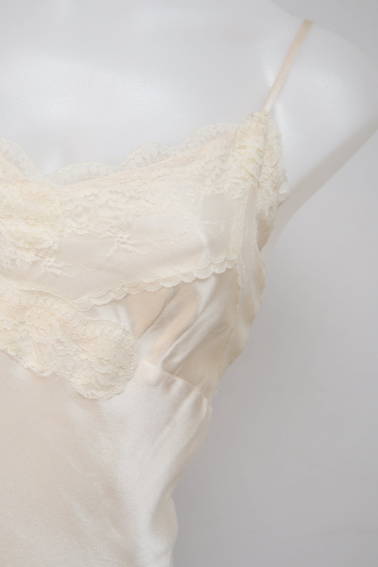 #011 Tommy Hilfiger Silk Cami Top Beige | c. 199 | Size 10