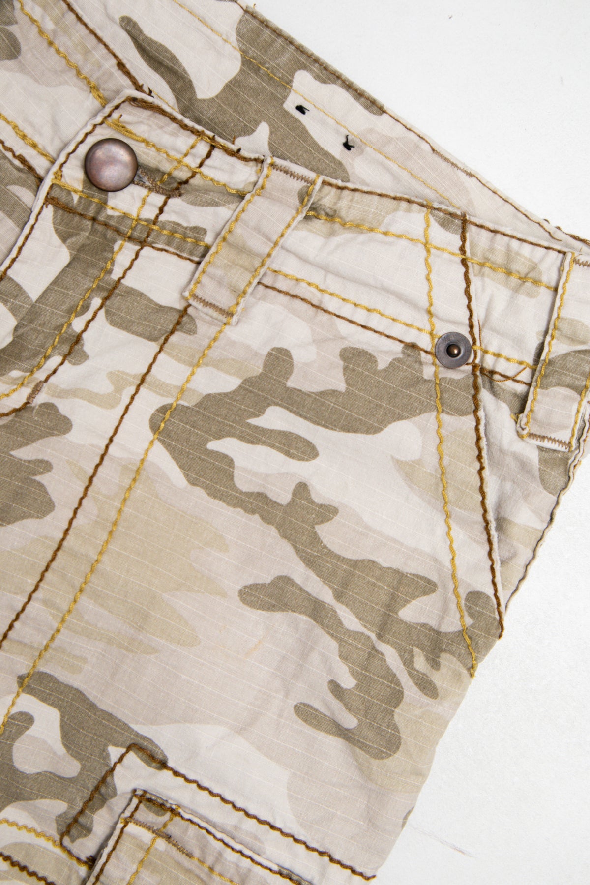 #102 Fashion Bug Capris Beige | c. 209 | Size 6