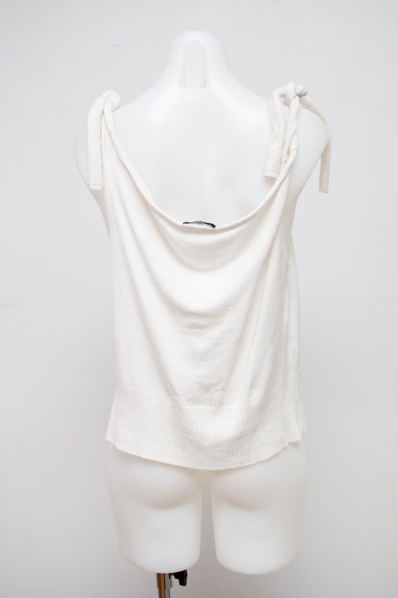 #020 Ice . j Top White | c. 213 | Size 10