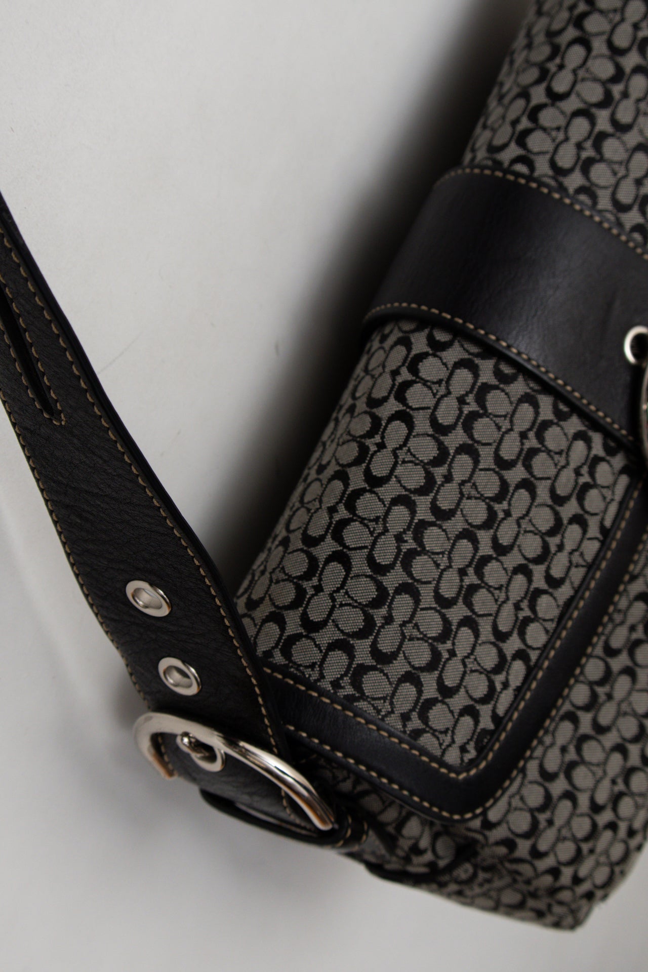 #187 Coach Shoulder Bag Black | c. 196 | Size