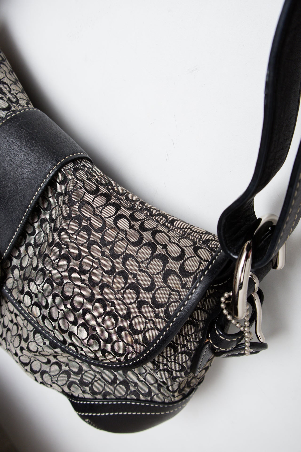 #216 Coach Shoulder Bag Black | c. 204 | Size