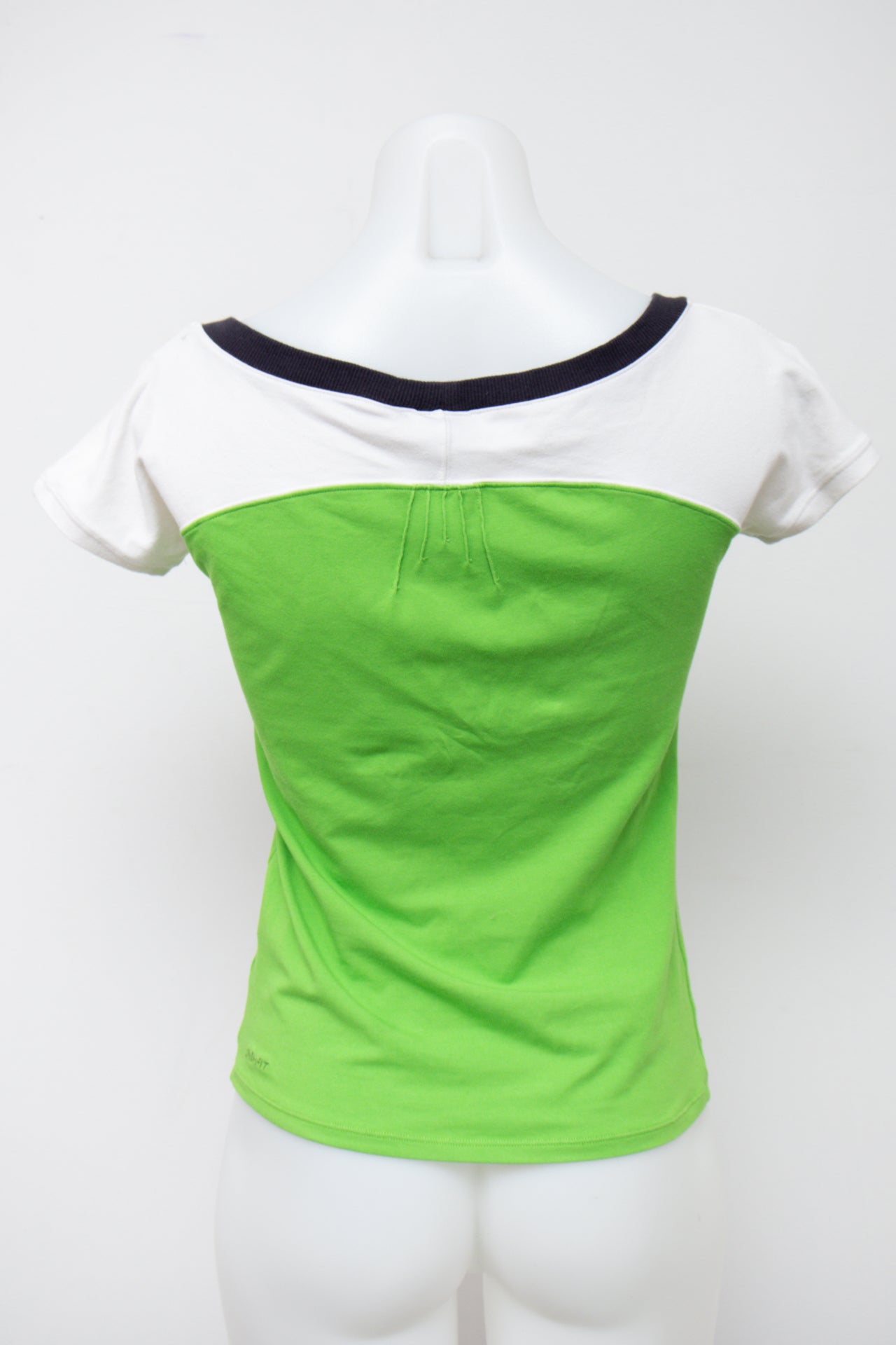 #98 Nike T-shirt Green | c. 196 | Size 8