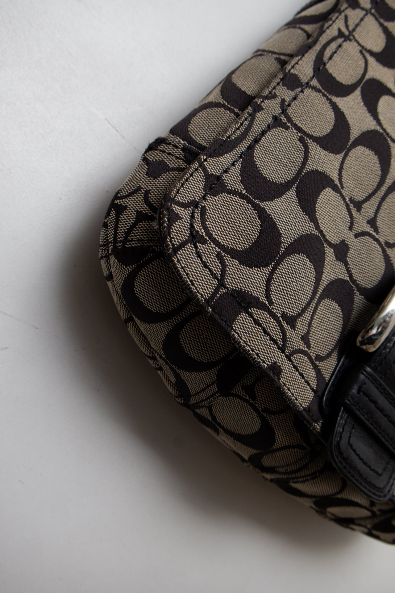 #191 Coach Crossbody Bag Black | c. 196 | Size
