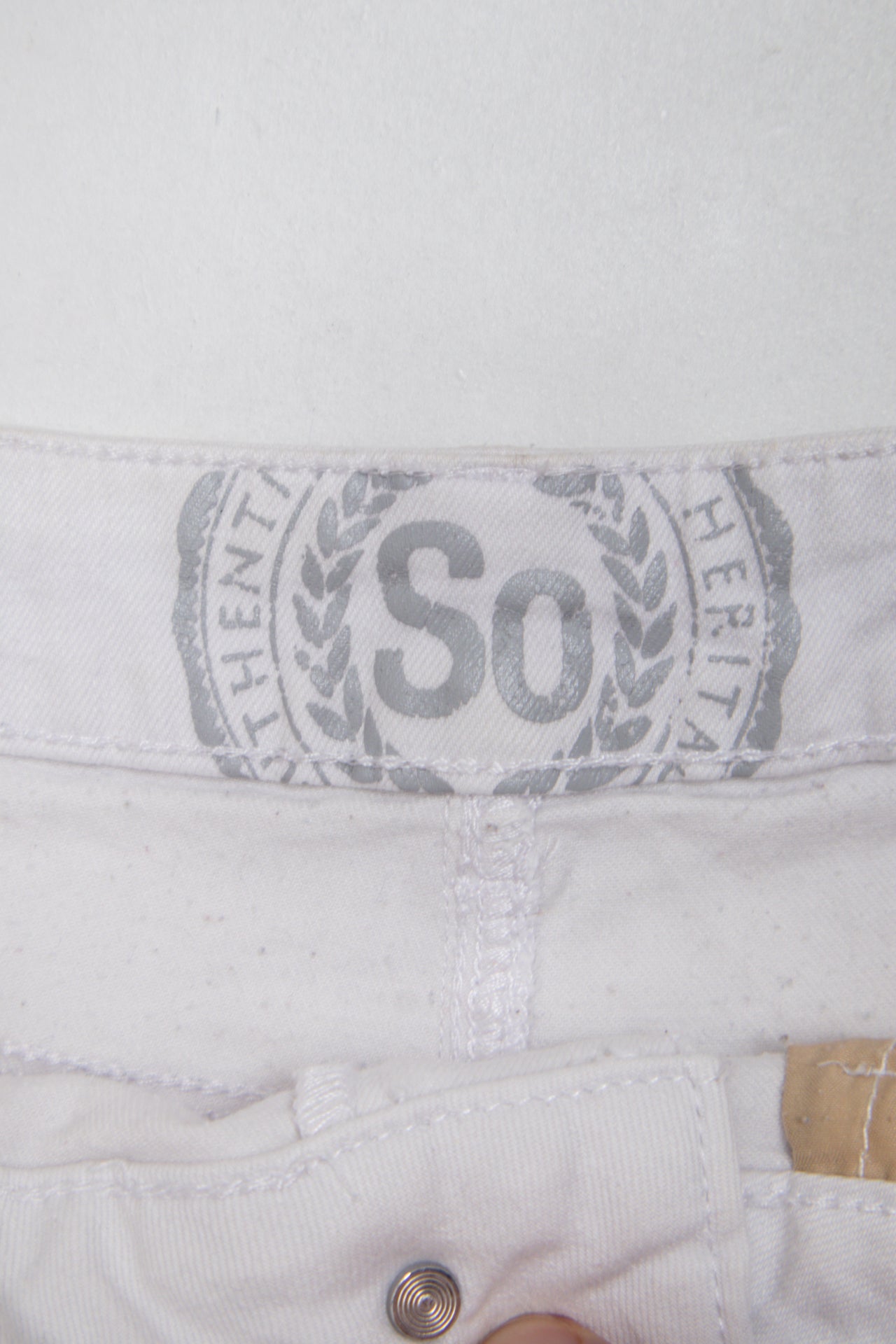 #129 S.o. Shorts White | c. 196 | Size 10/12