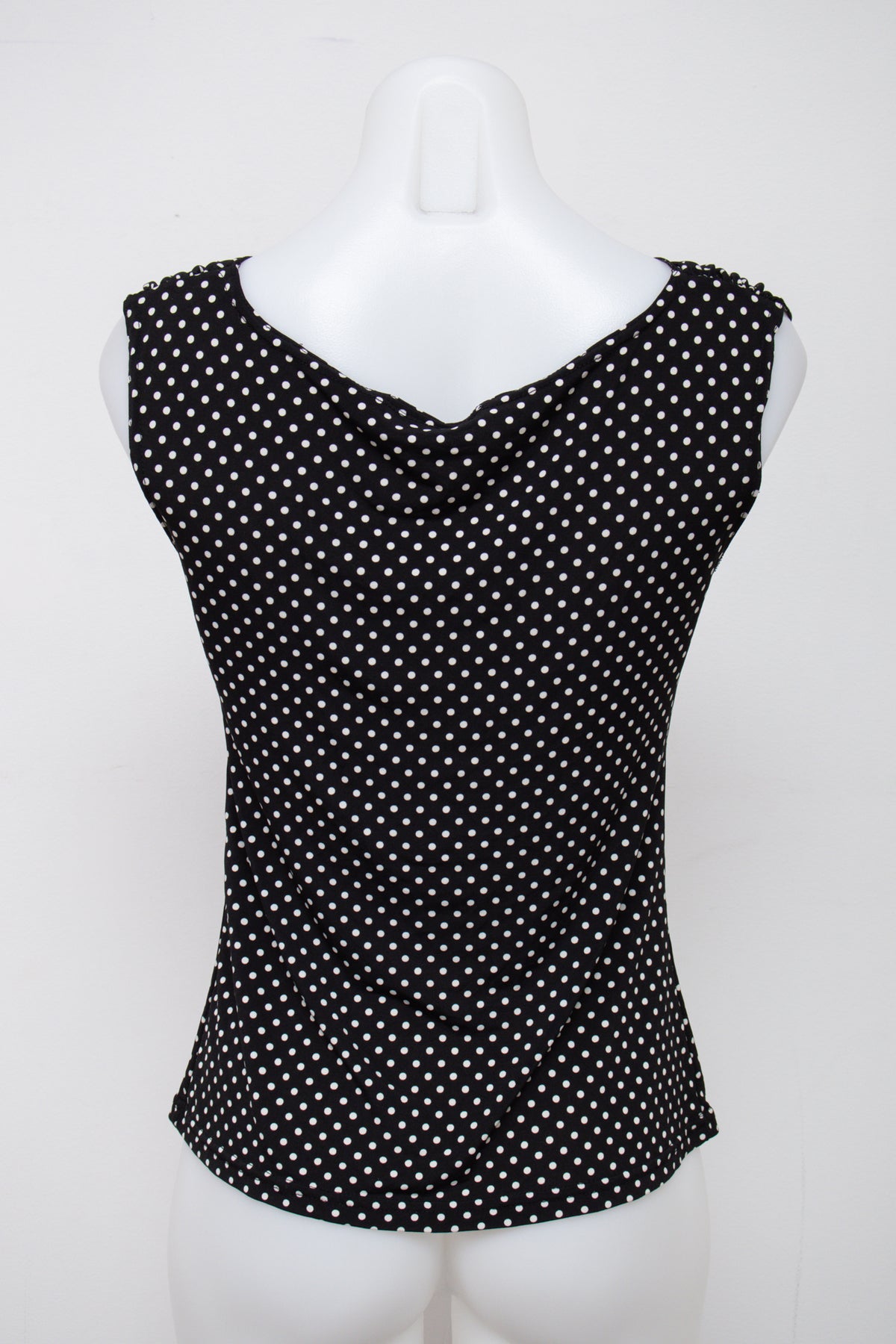 #027 Jonden Short Sleeve Black | c. 209 | Size 8