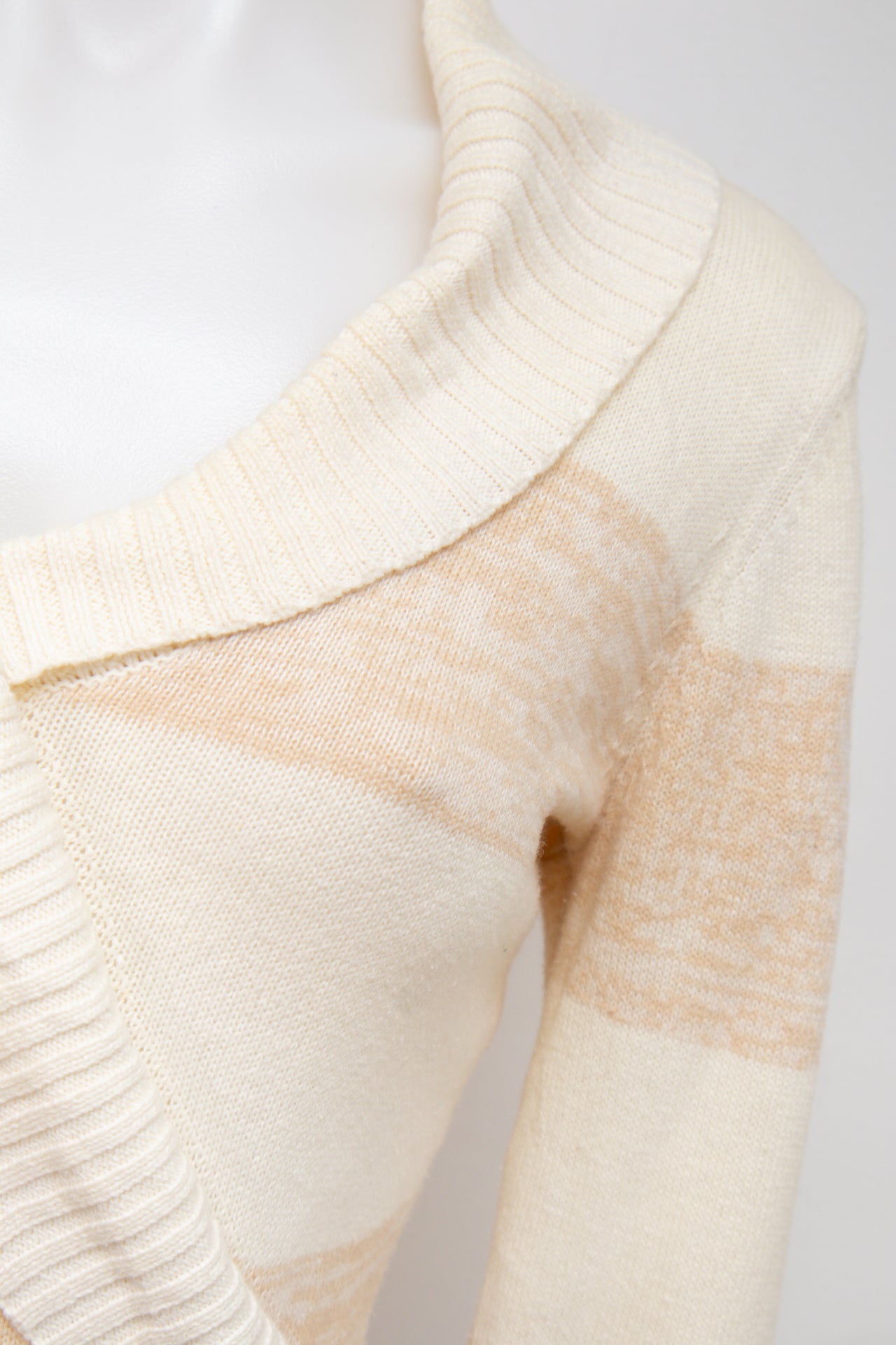 #95 Guess Camisole Top Beige | c. 195 | Size 8