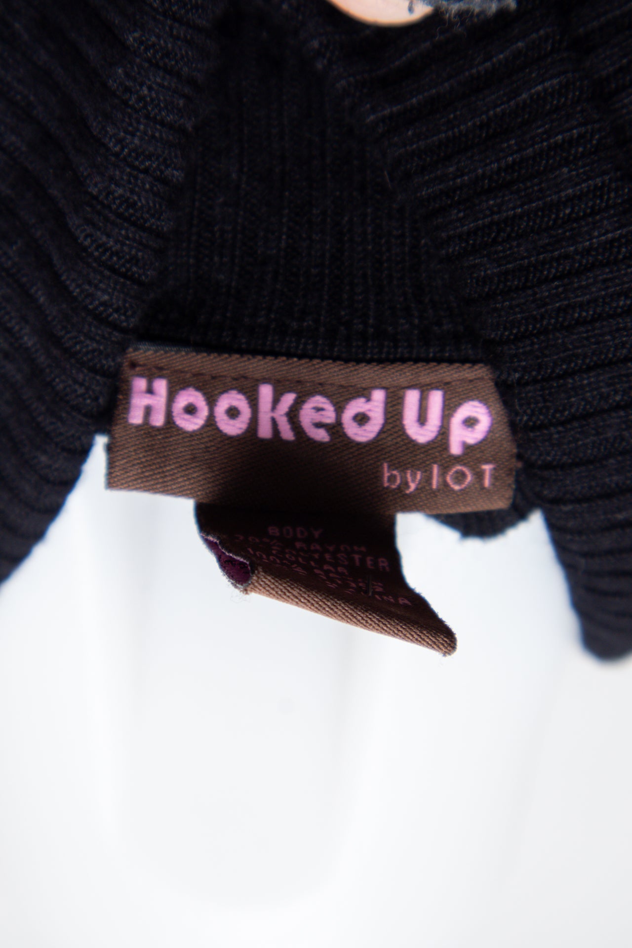 #82 Hooked Up By Iot T-shirt Black | c. 192 | Size 8/10