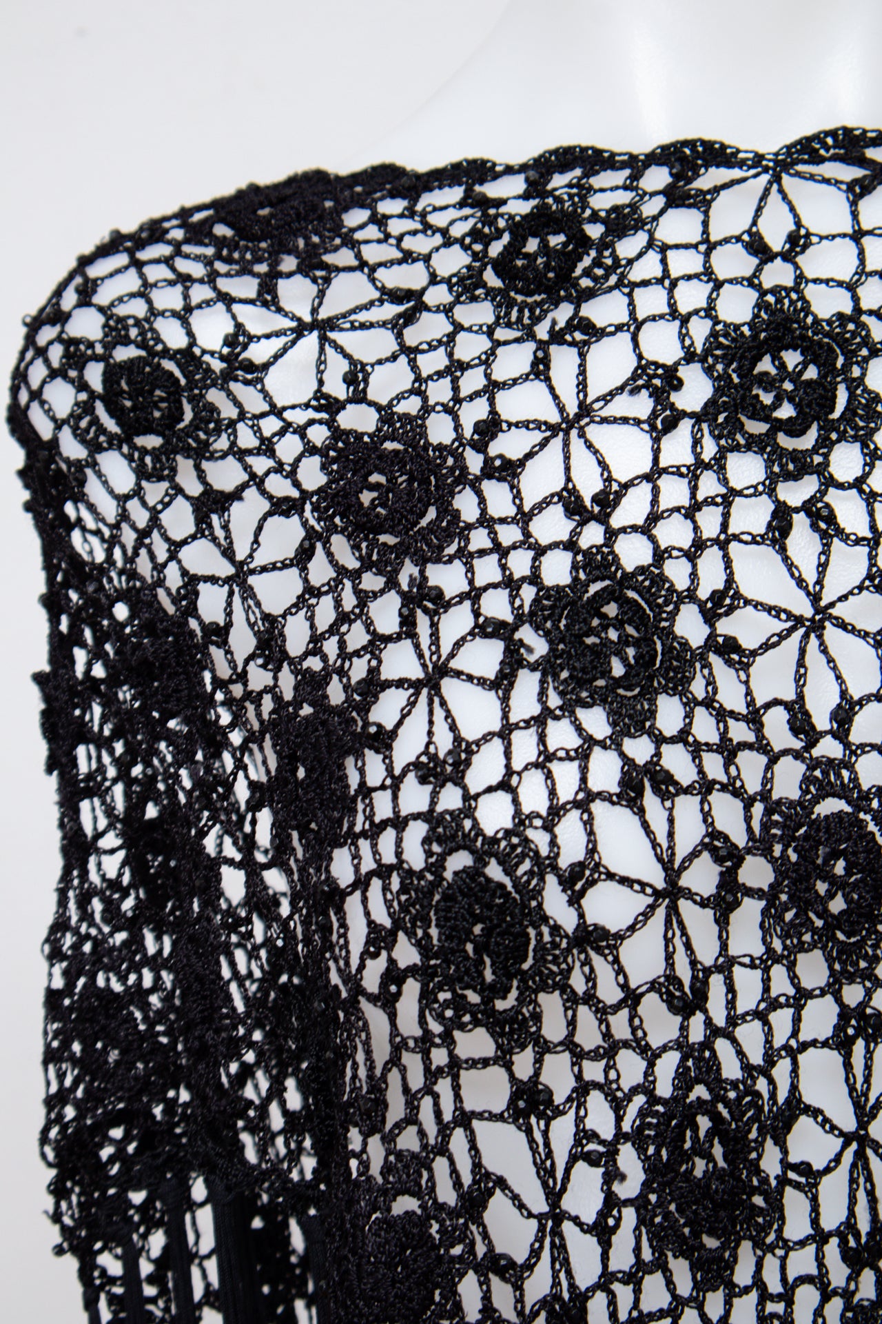 #153 Poncho Black | c. 210 | Size