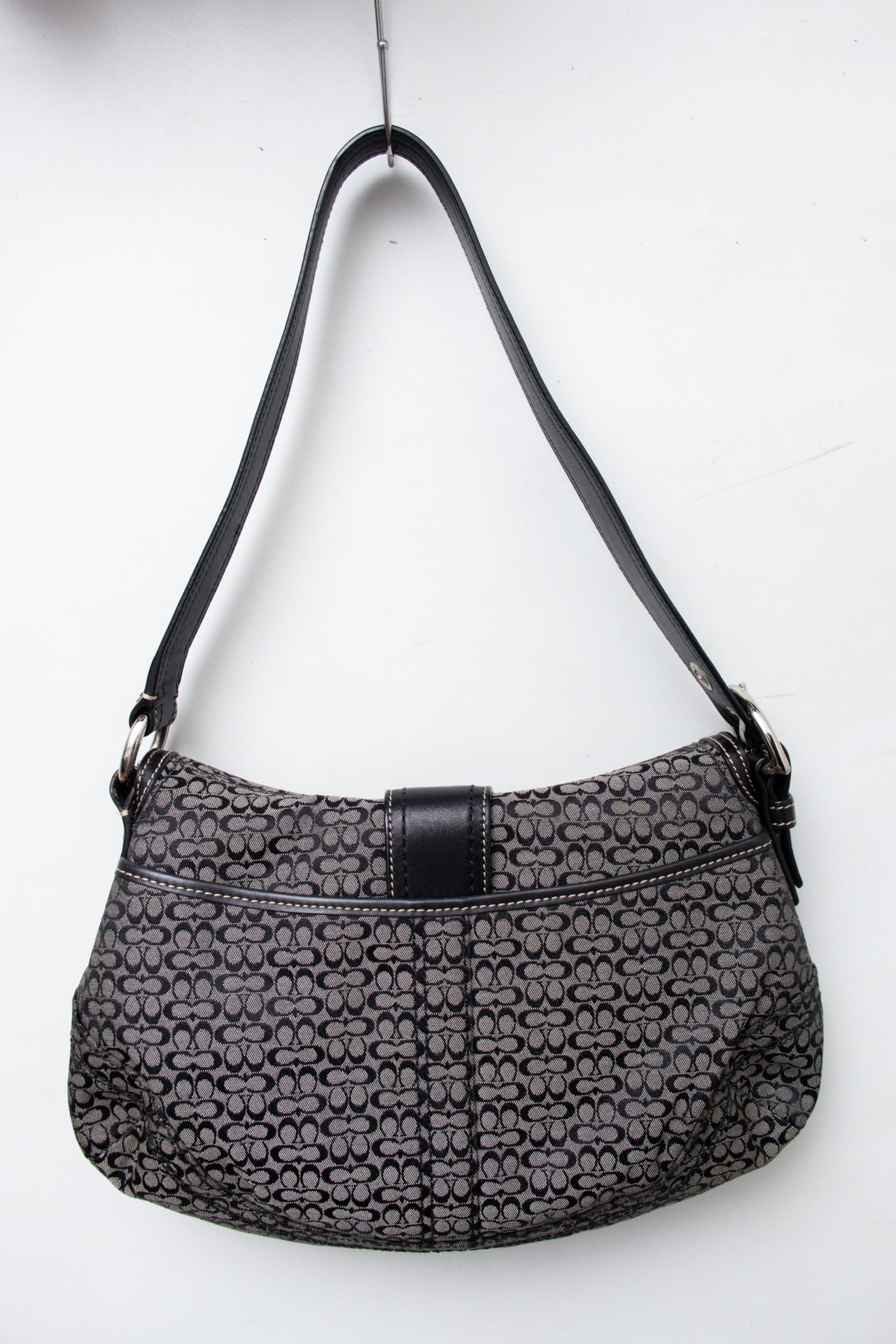 #209 Coach Shoulder Bag Black | c. 199 | Size