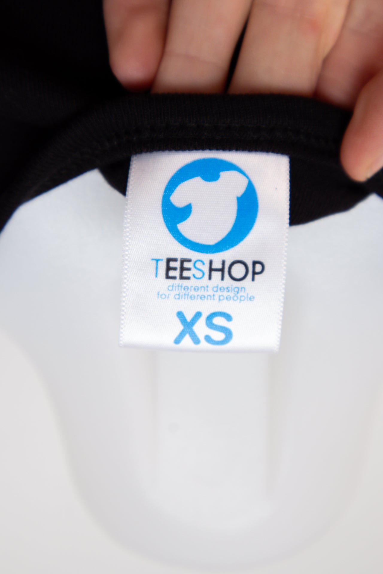 #193 Teeshop T-shirt Black | c. 205 | Size 6/8