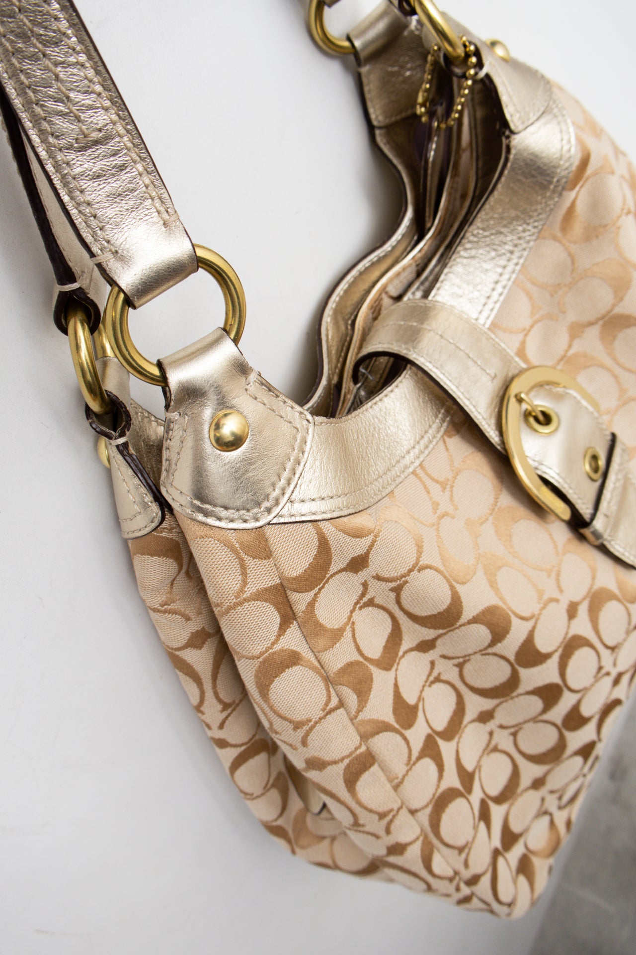 #202 Coach Shoulder Bag Beige | c. 203 | Size