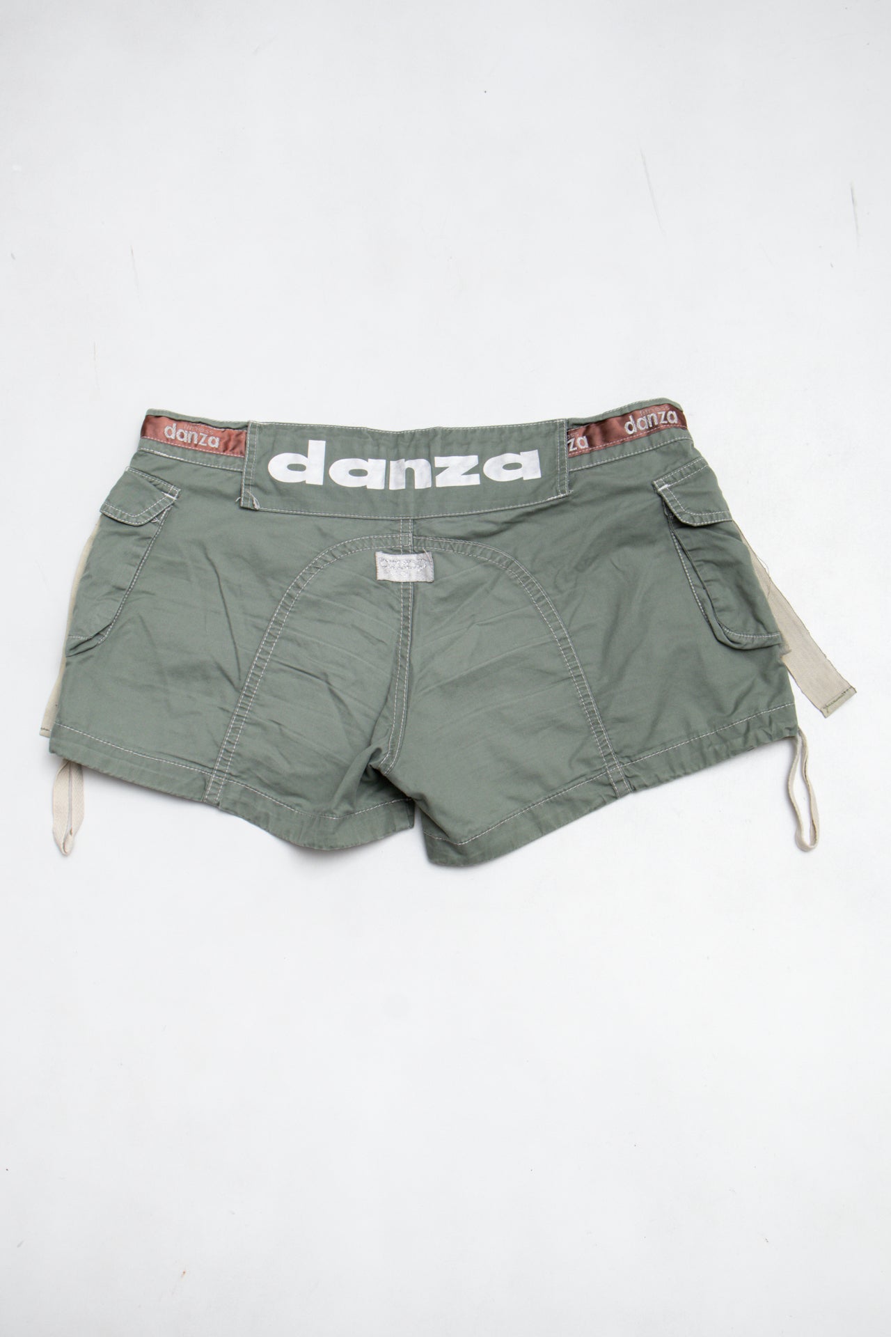 #143 Danza Shorts Green | c. 196 | Size 8