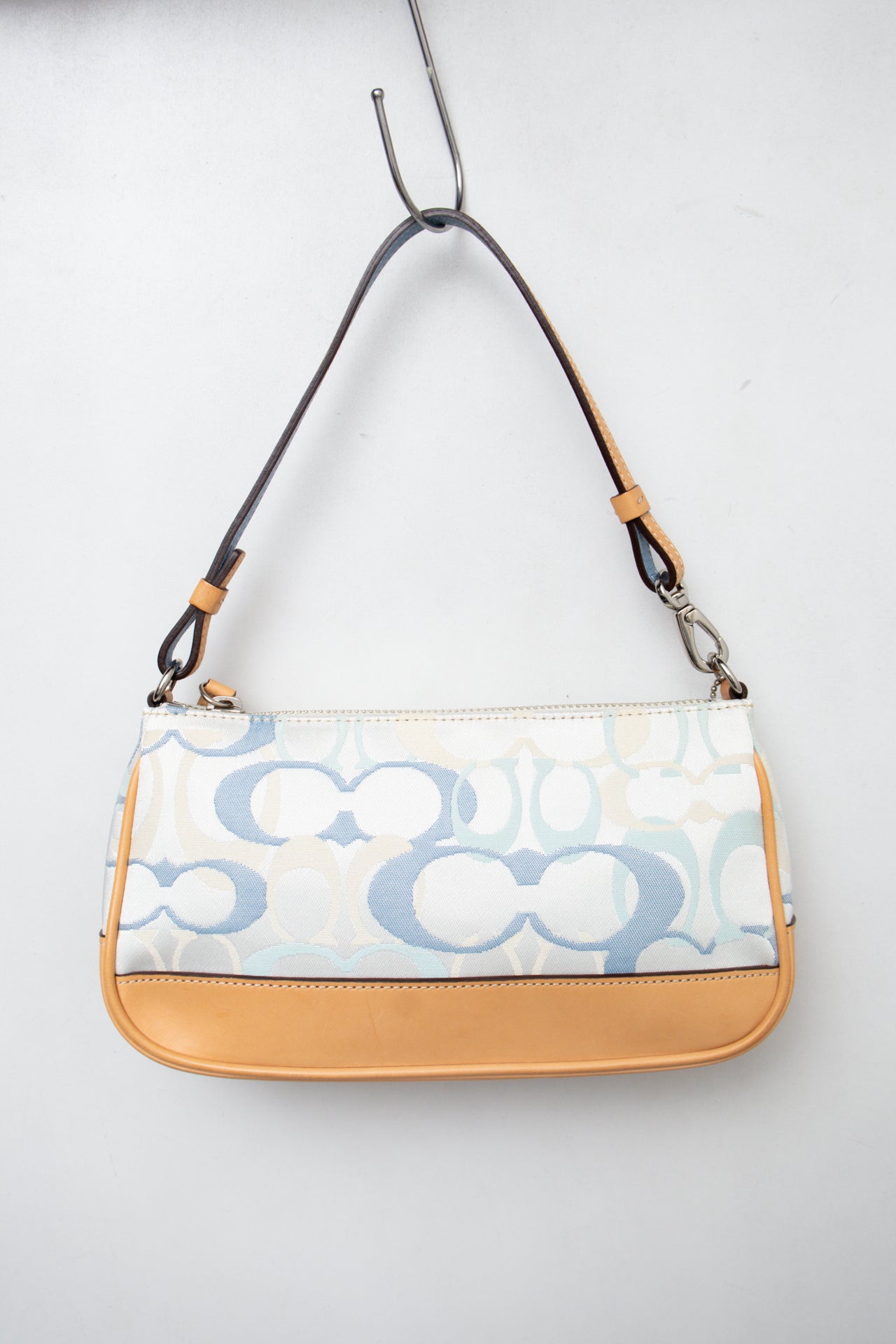 #187 Coach Shoulder Bag White | c. 200 | Size