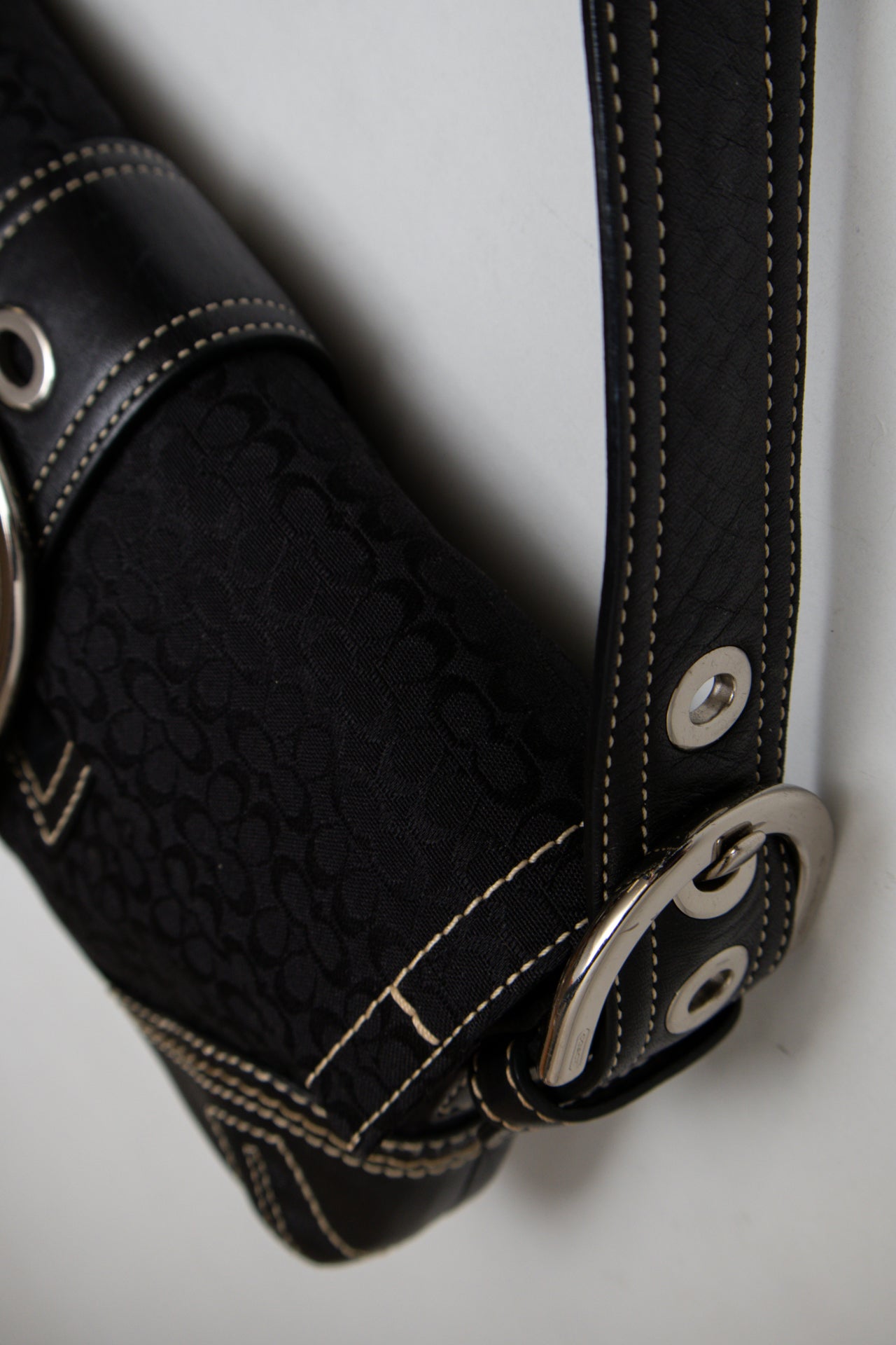 #184 Coach Flat Soho Bag Black | c. 196 | Size