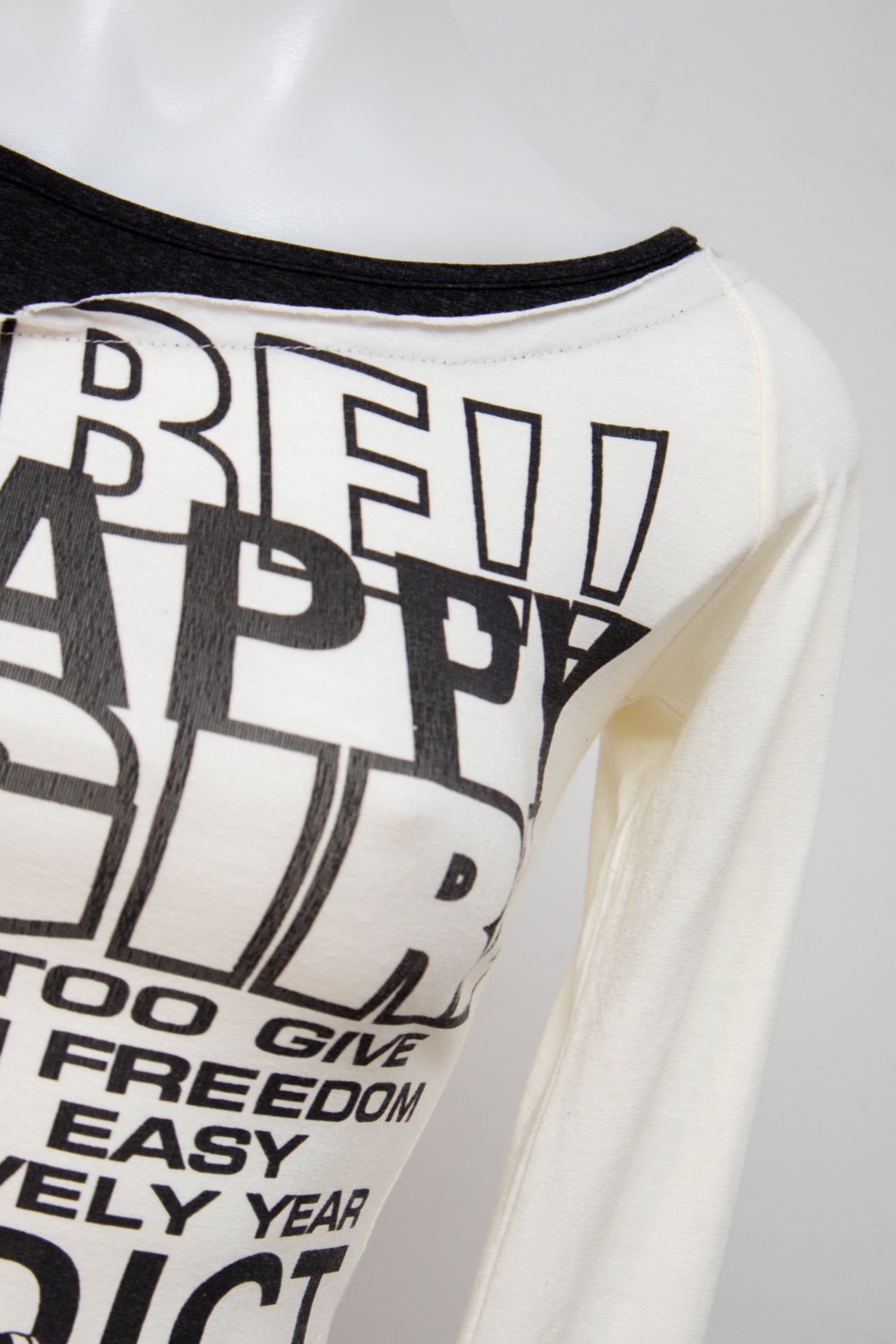 #098 Wuassa T-shirt White | c. 199 | Size 8