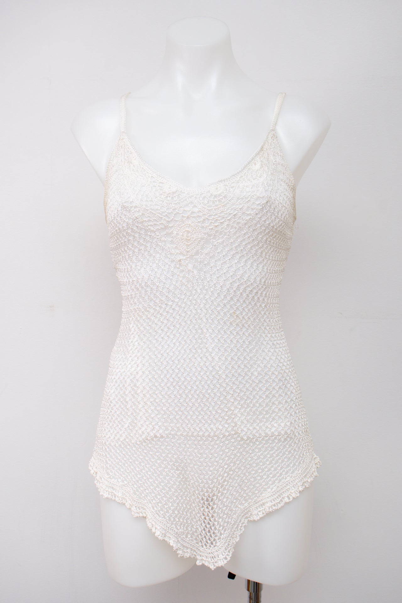 #02 Say What Cami Top White | c. 198 | Size 8