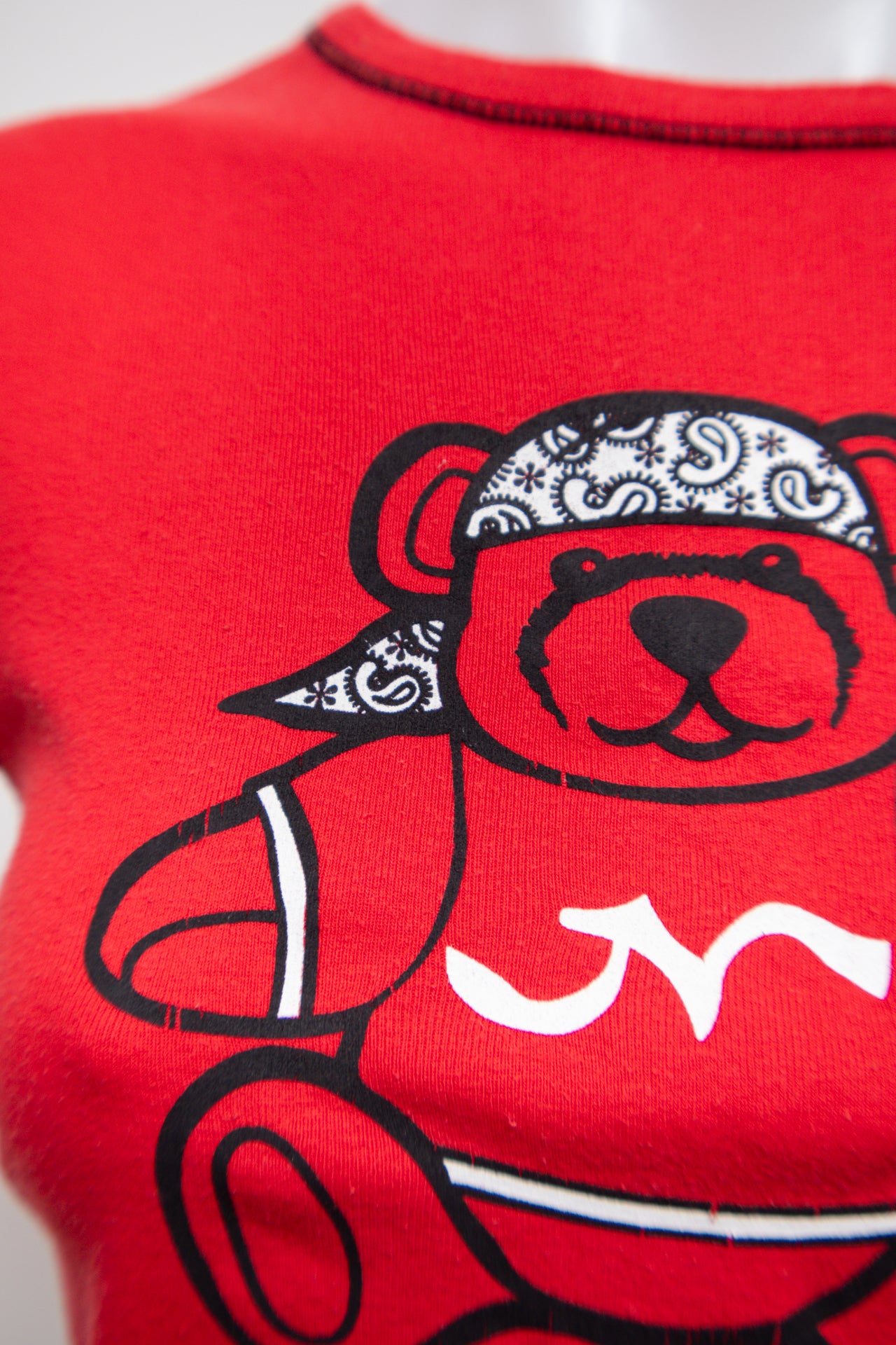 #06 Jennifer T-shirt Red | c. 180 | Size 10