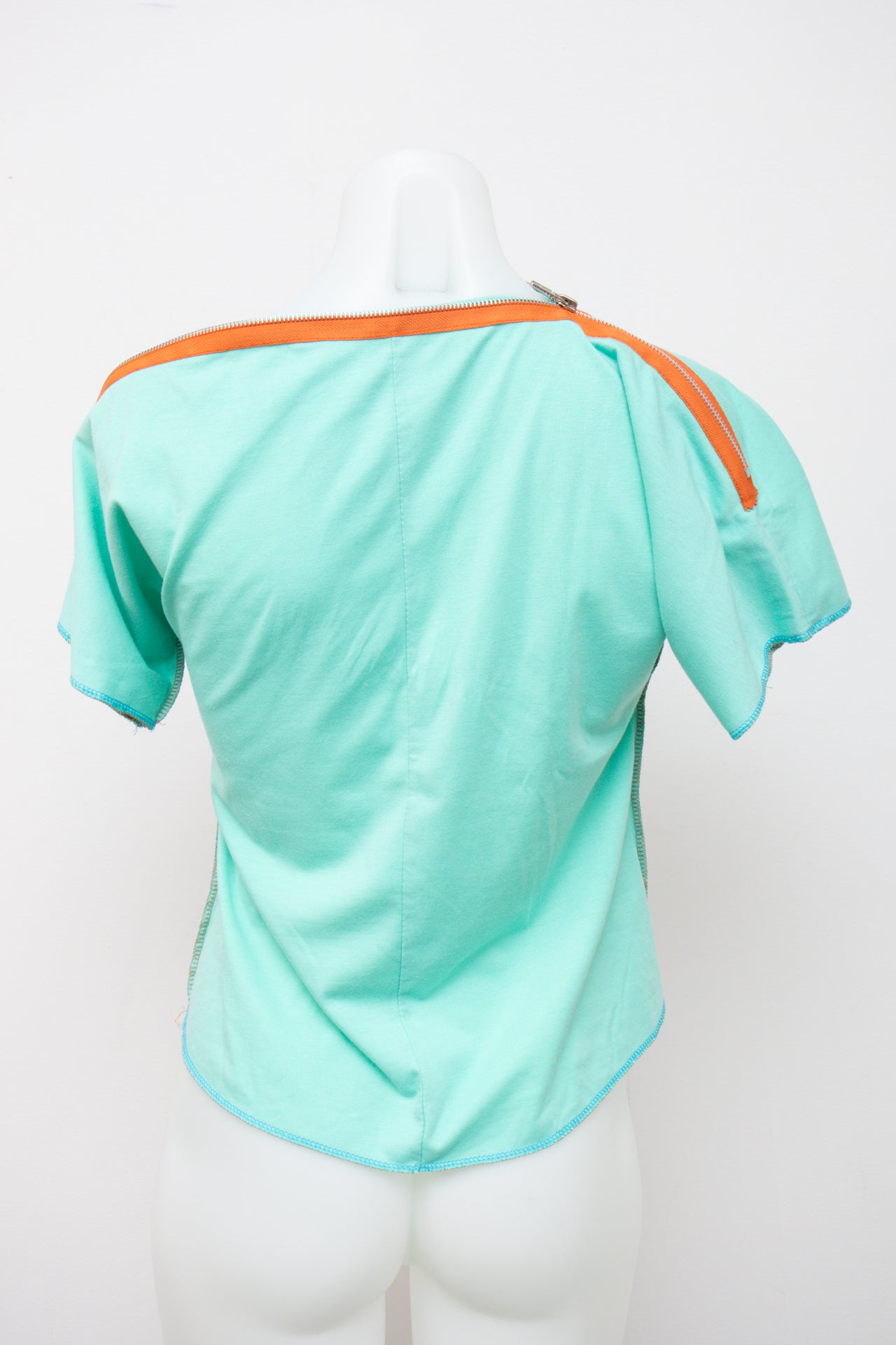 #007 T-shirt Green | c. 202 | Size 8