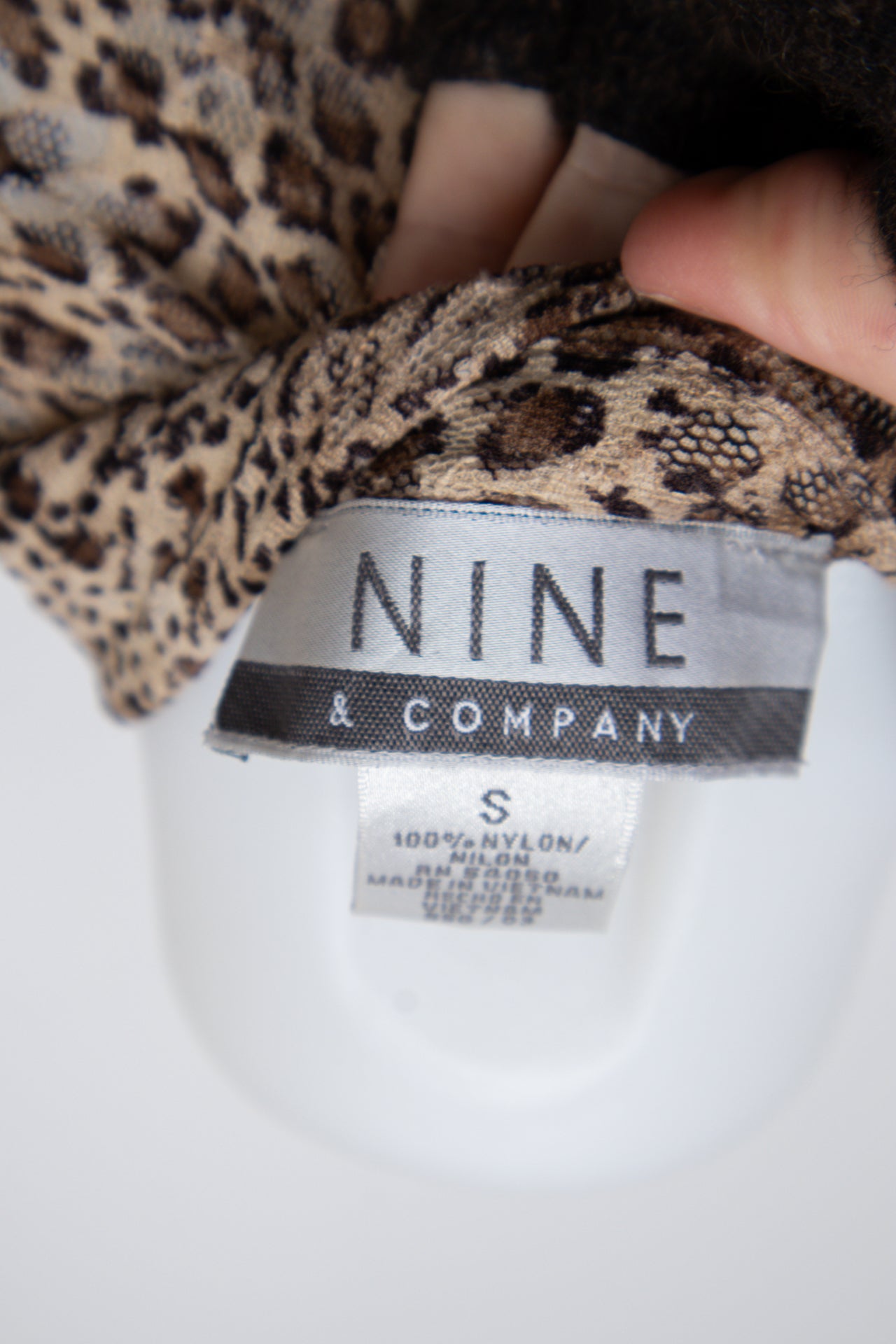 #072 Nine & Company T-shirt Brown | c. 200 | Size 8