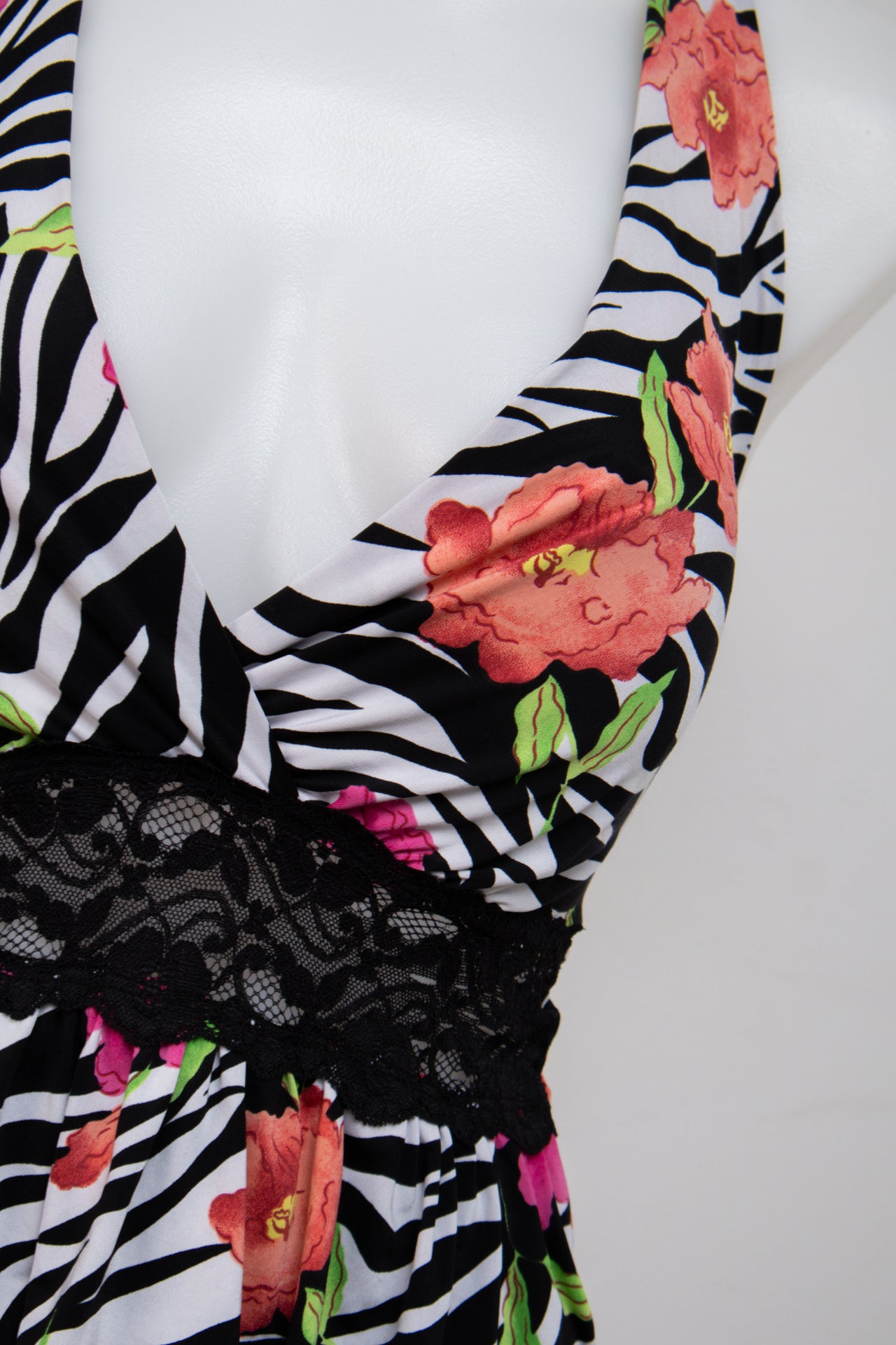 #056 Deb Halter Top Black | c. 201 | Size 8