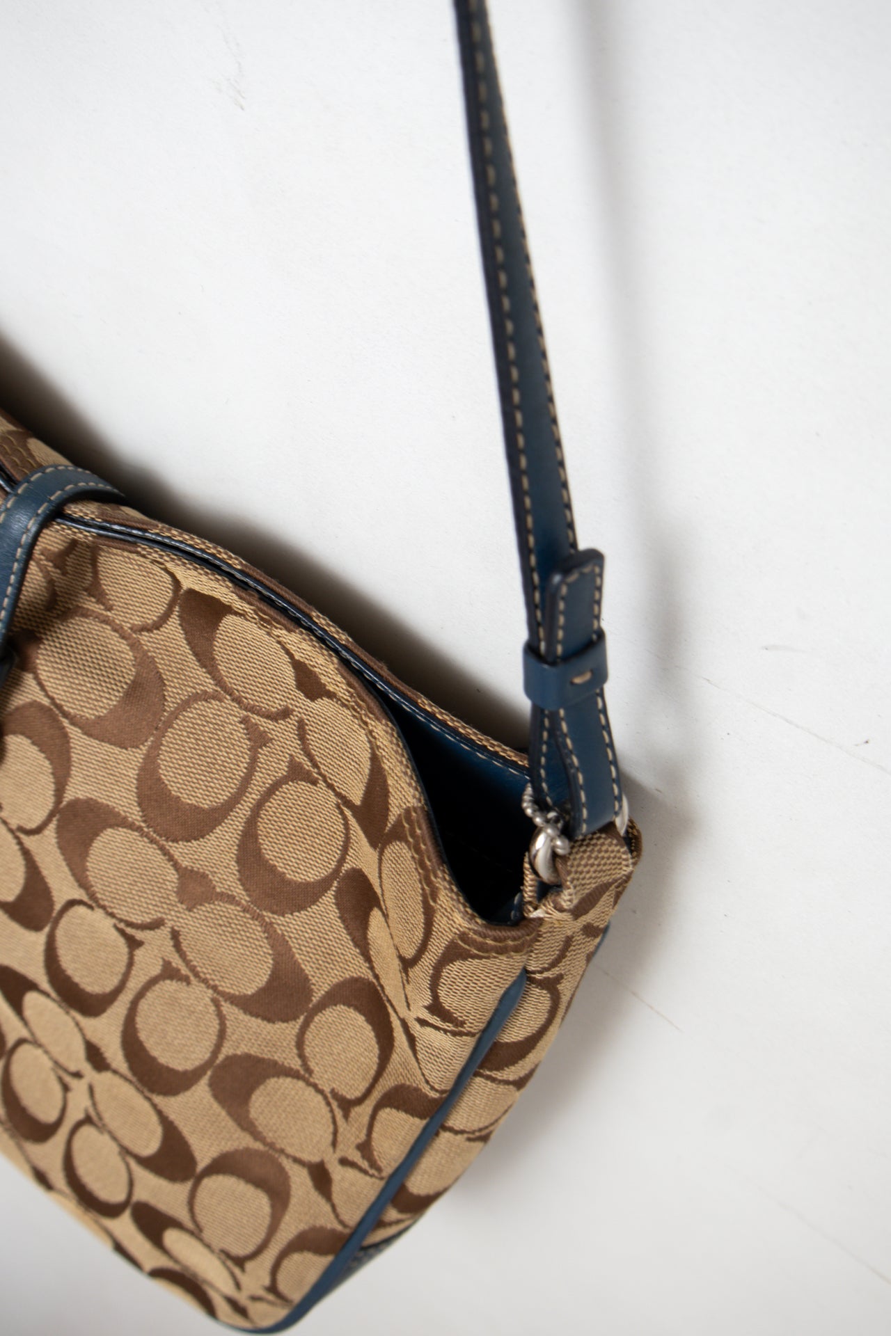 #181 Coach Clasped Bag Brown/Blue | c. 188